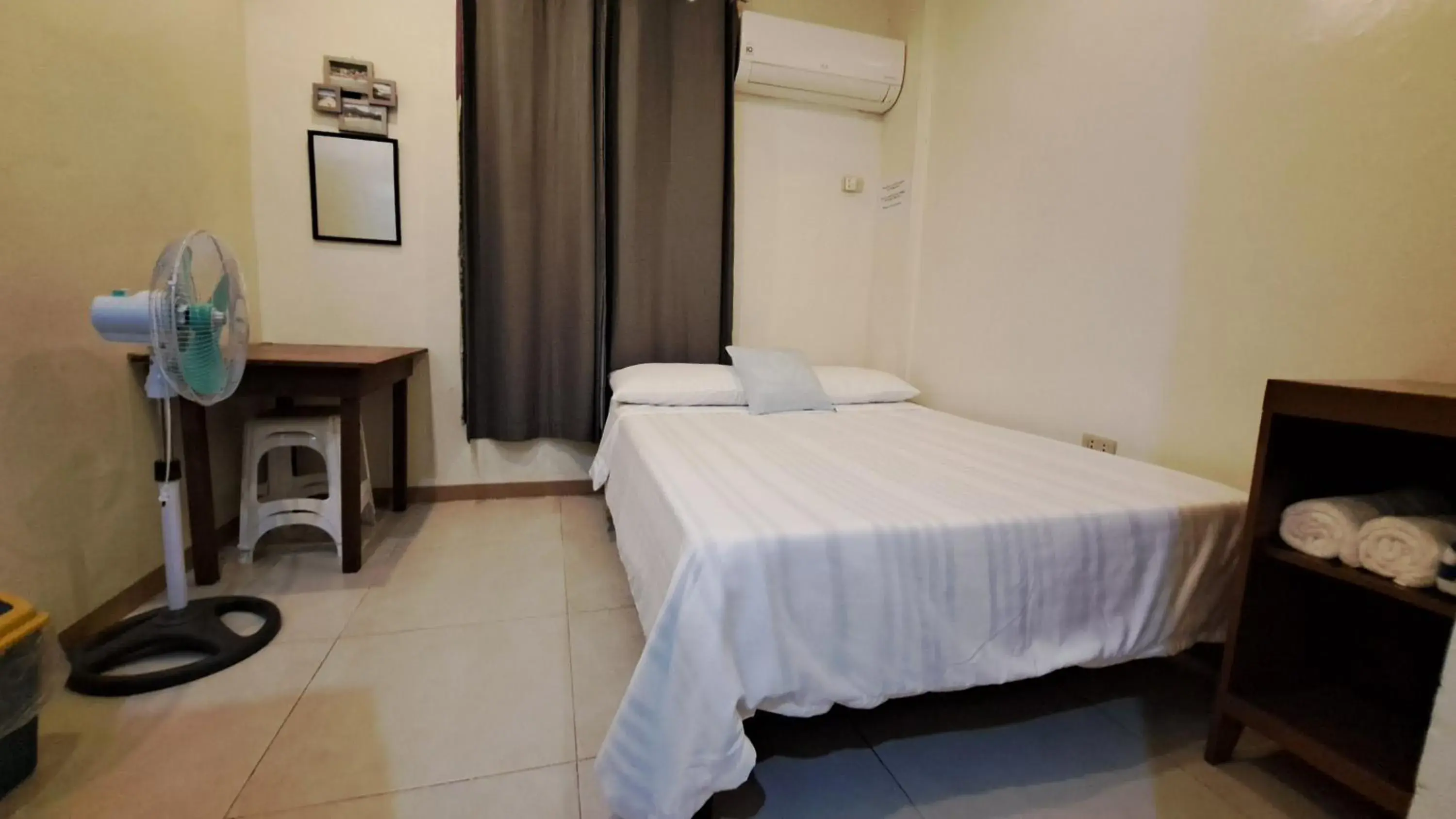 Small Double Room in Villa Pamana Inn Puerto Galera powered by Cocotel Small Double Room in Villa Pamana Inn Puerto Galera powered by Cocotel