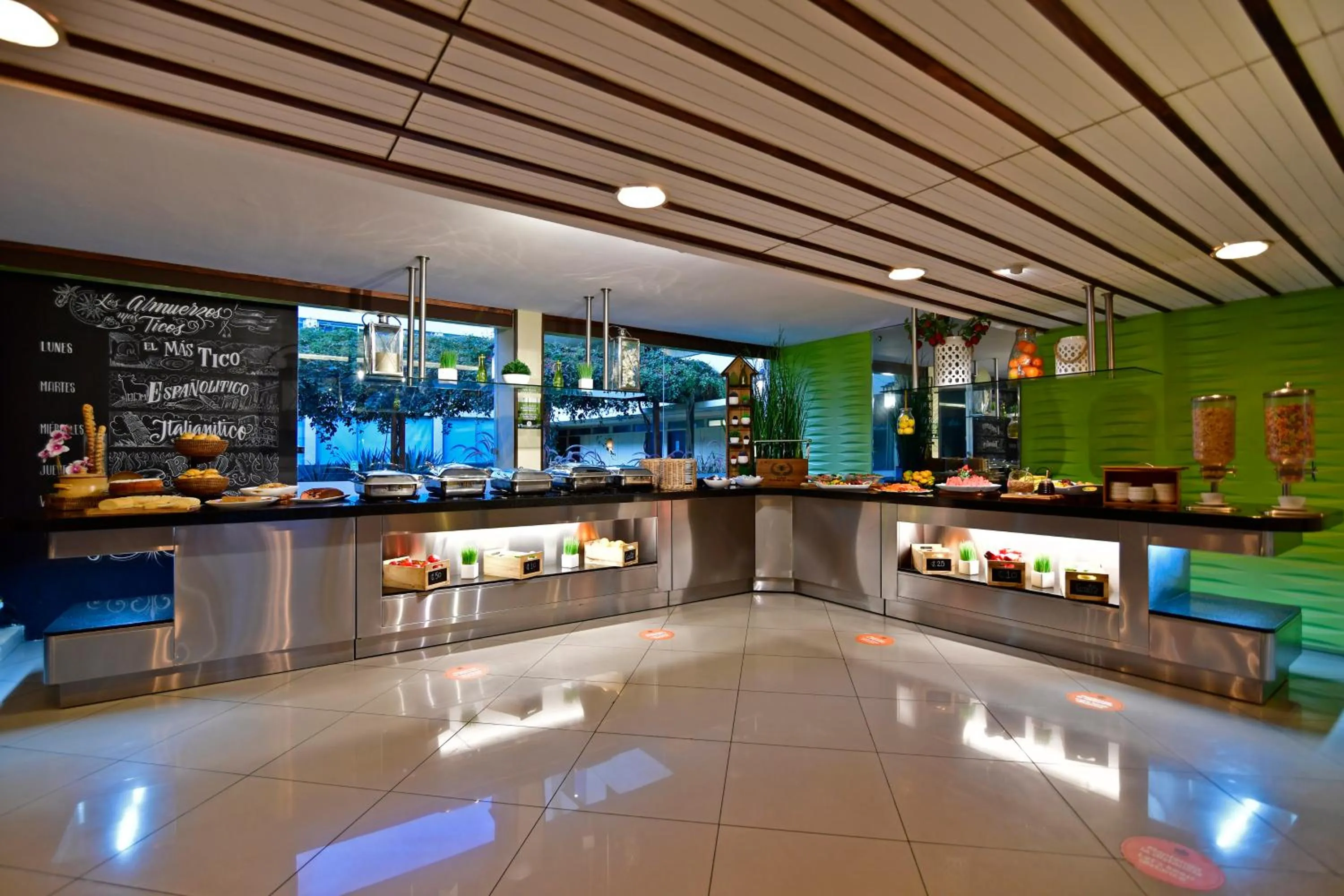 Restaurant/places to eat in Auténtico Hotel