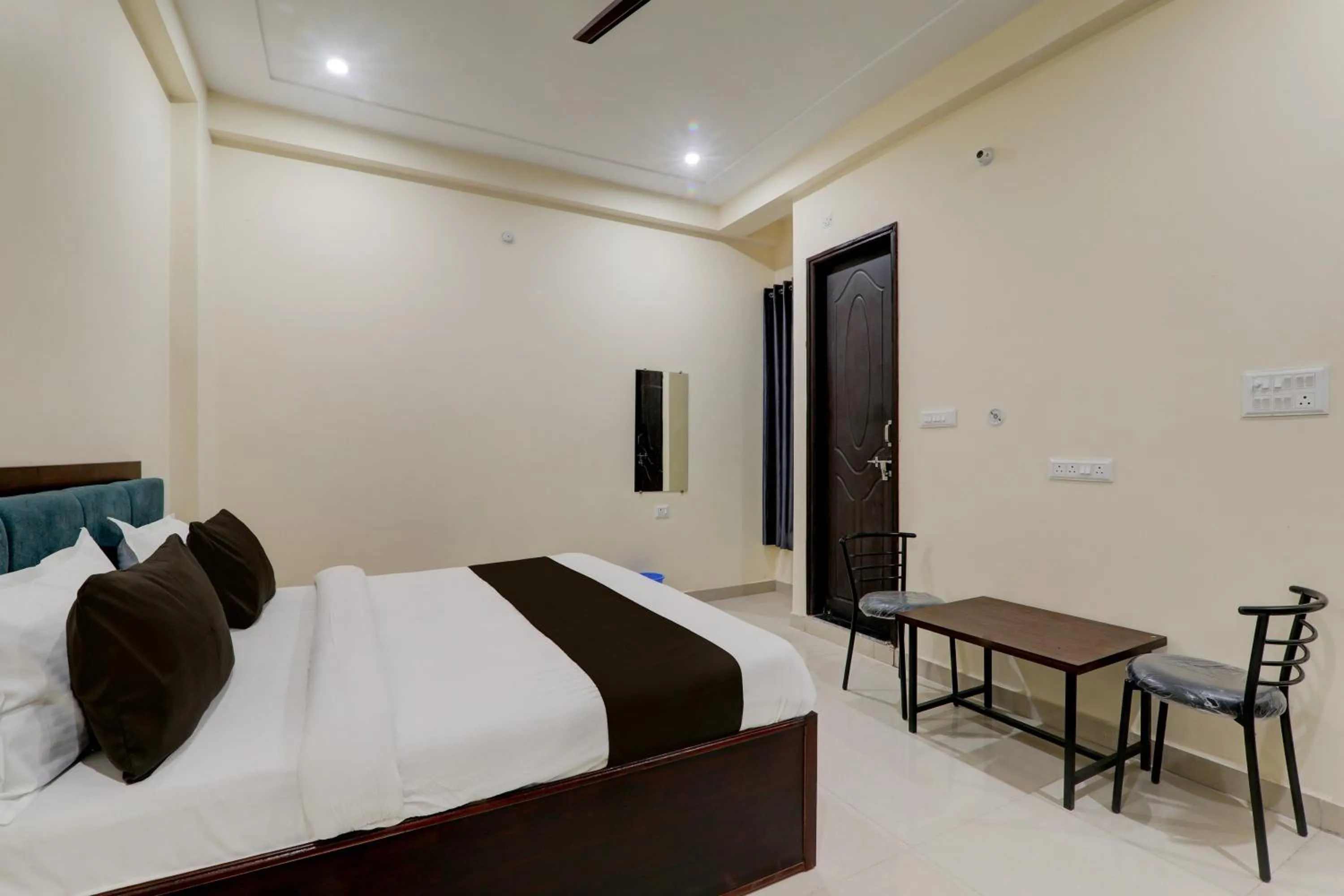 Hotel supreme stay Jaipur international airport jagatpura chawpaty