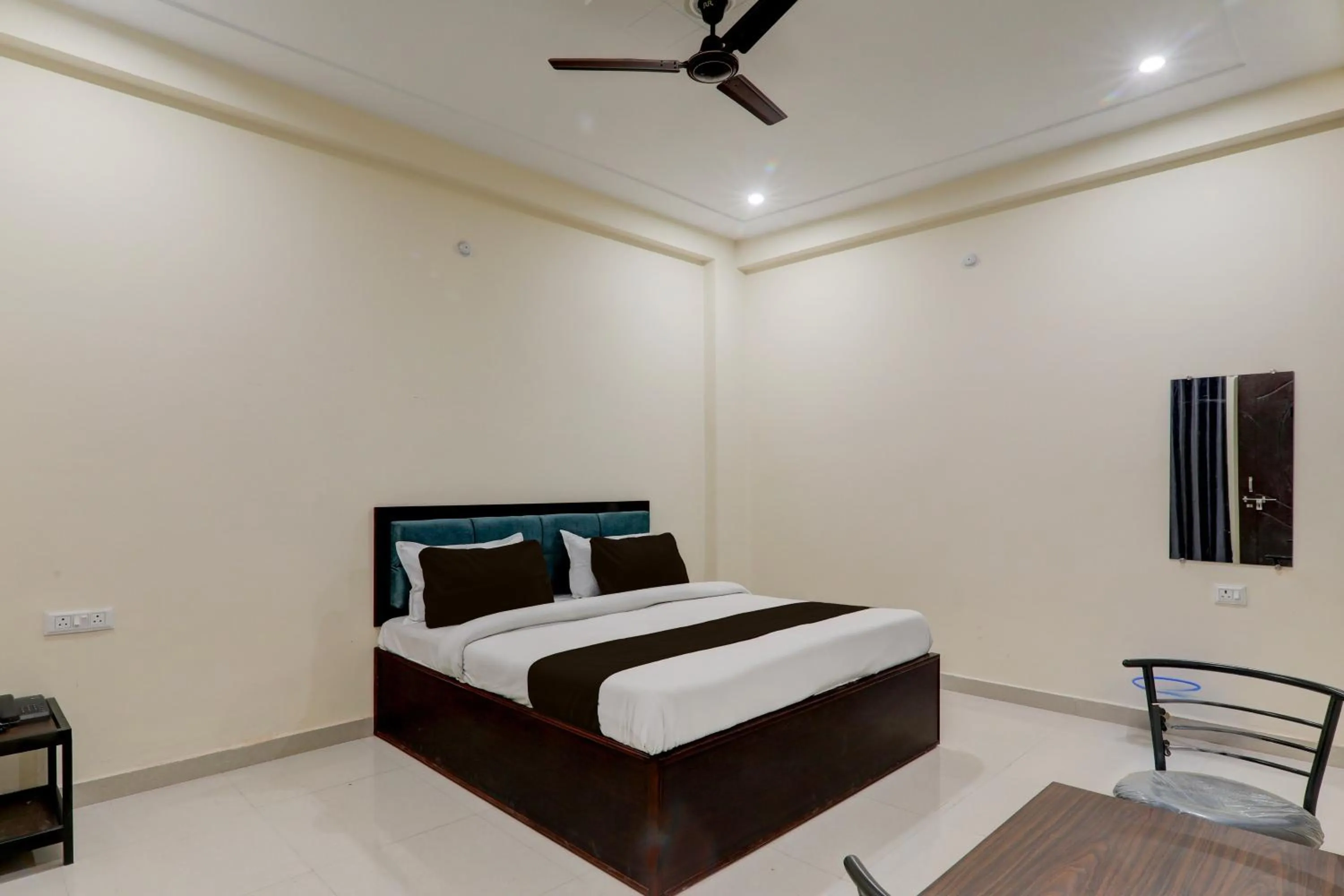 Hotel supreme stay Jaipur international airport jagatpura chawpaty