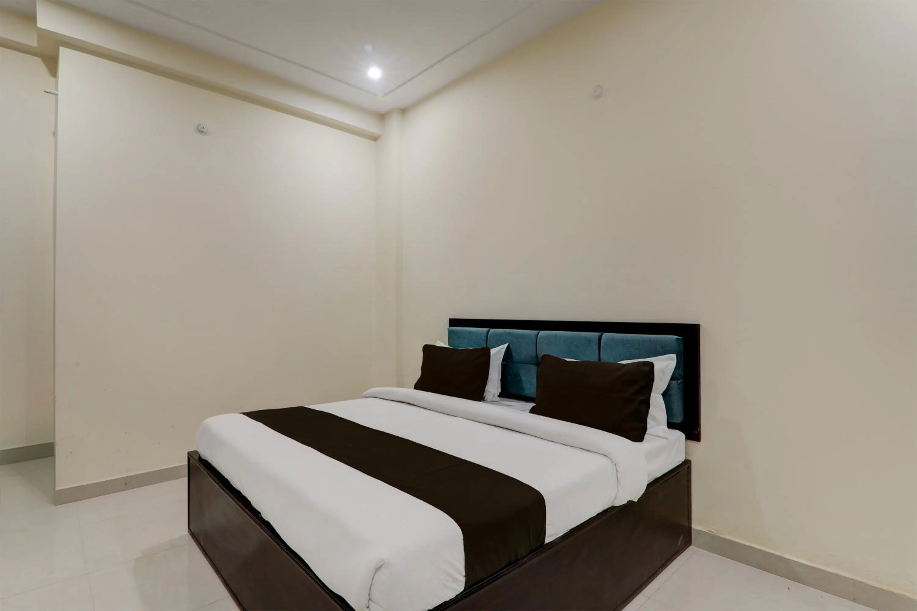Hotel supreme stay Jaipur international airport jagatpura chawpaty