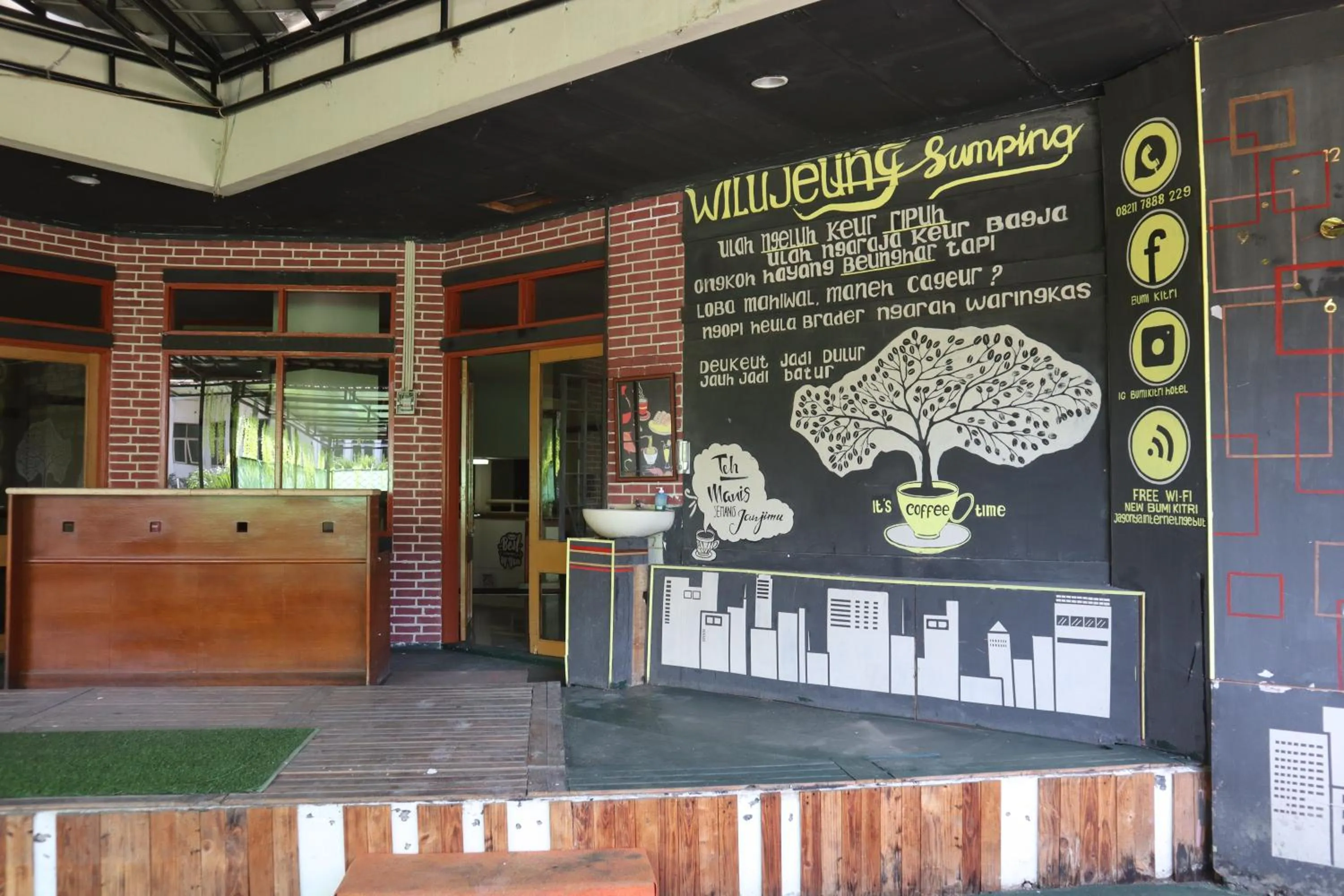 Restaurant/places to eat in Hotel Bumi Kitri