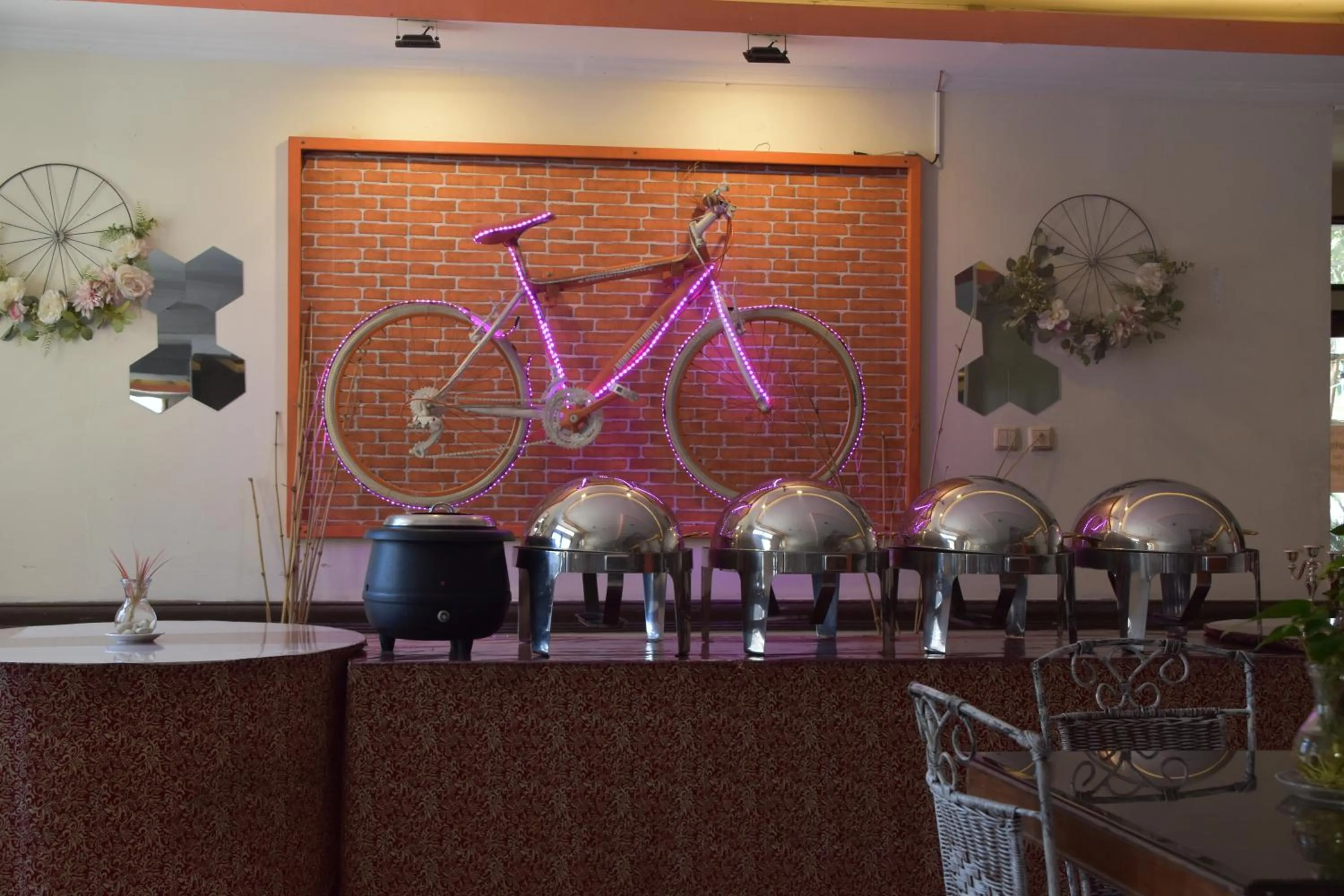 Restaurant/places to eat in Hotel Bumi Kitri