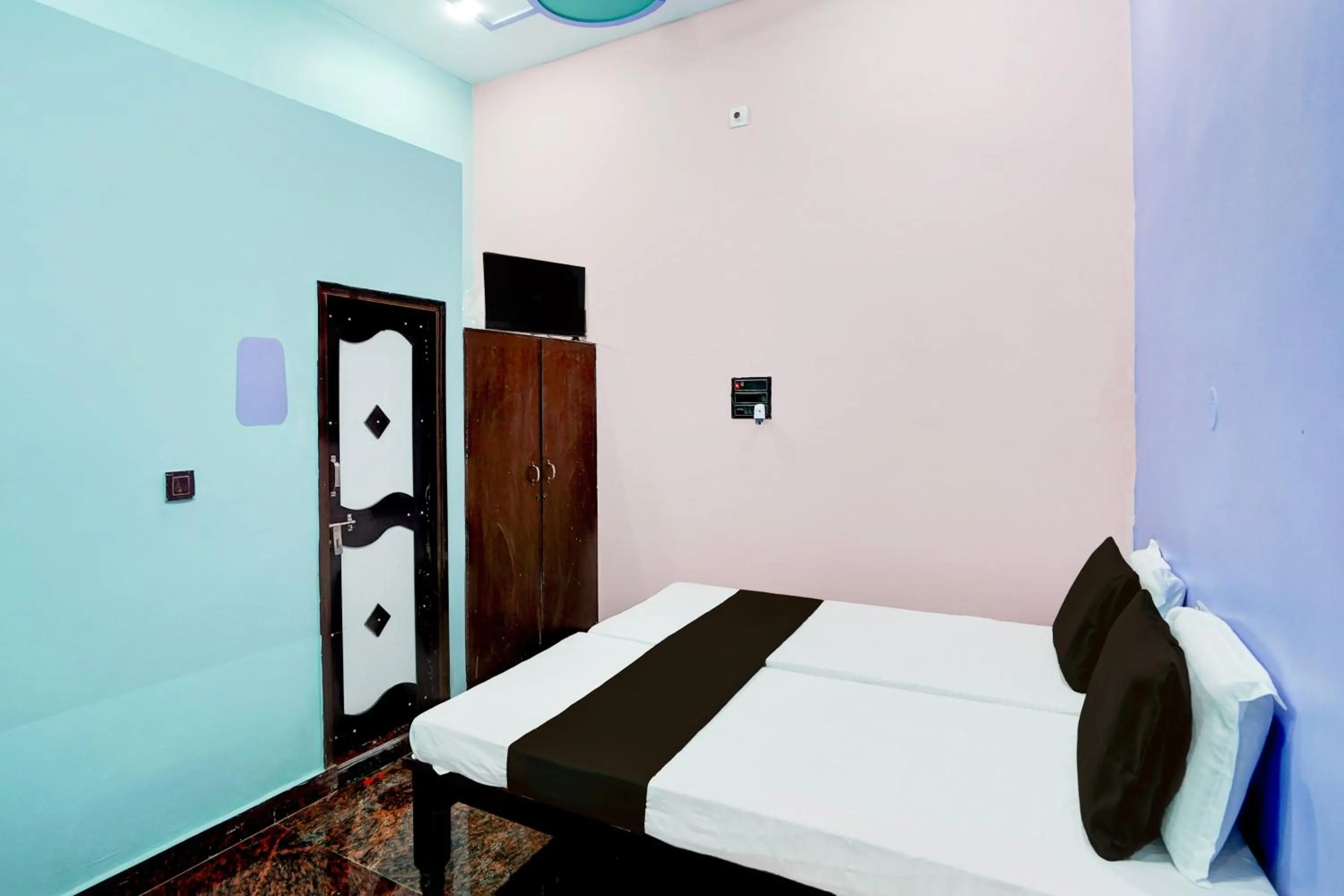Bedroom, Bed in Hotel O HALDIRAMA HOTEL AND RESTAURANT