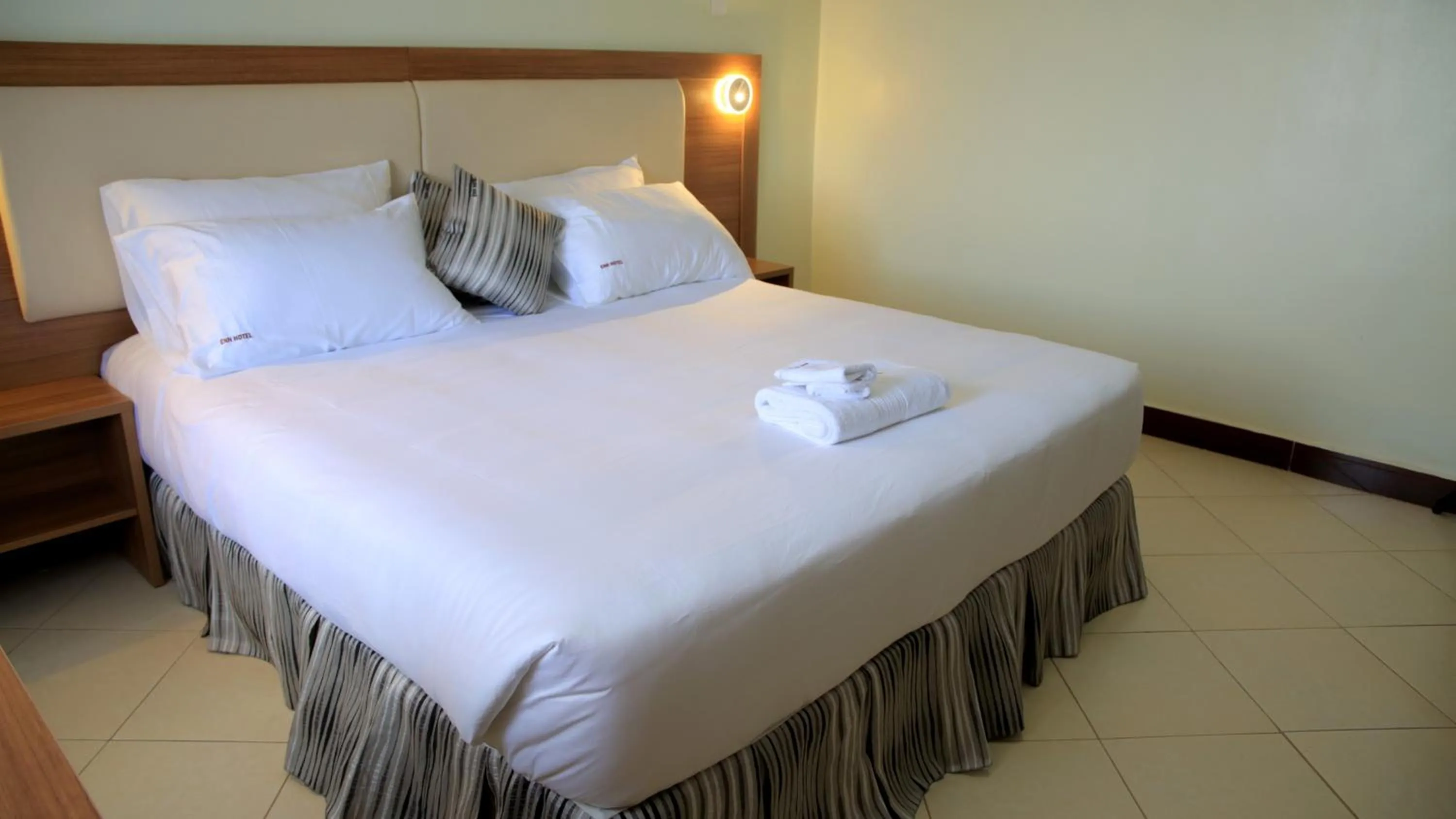 Bed in ENN Business Hotel