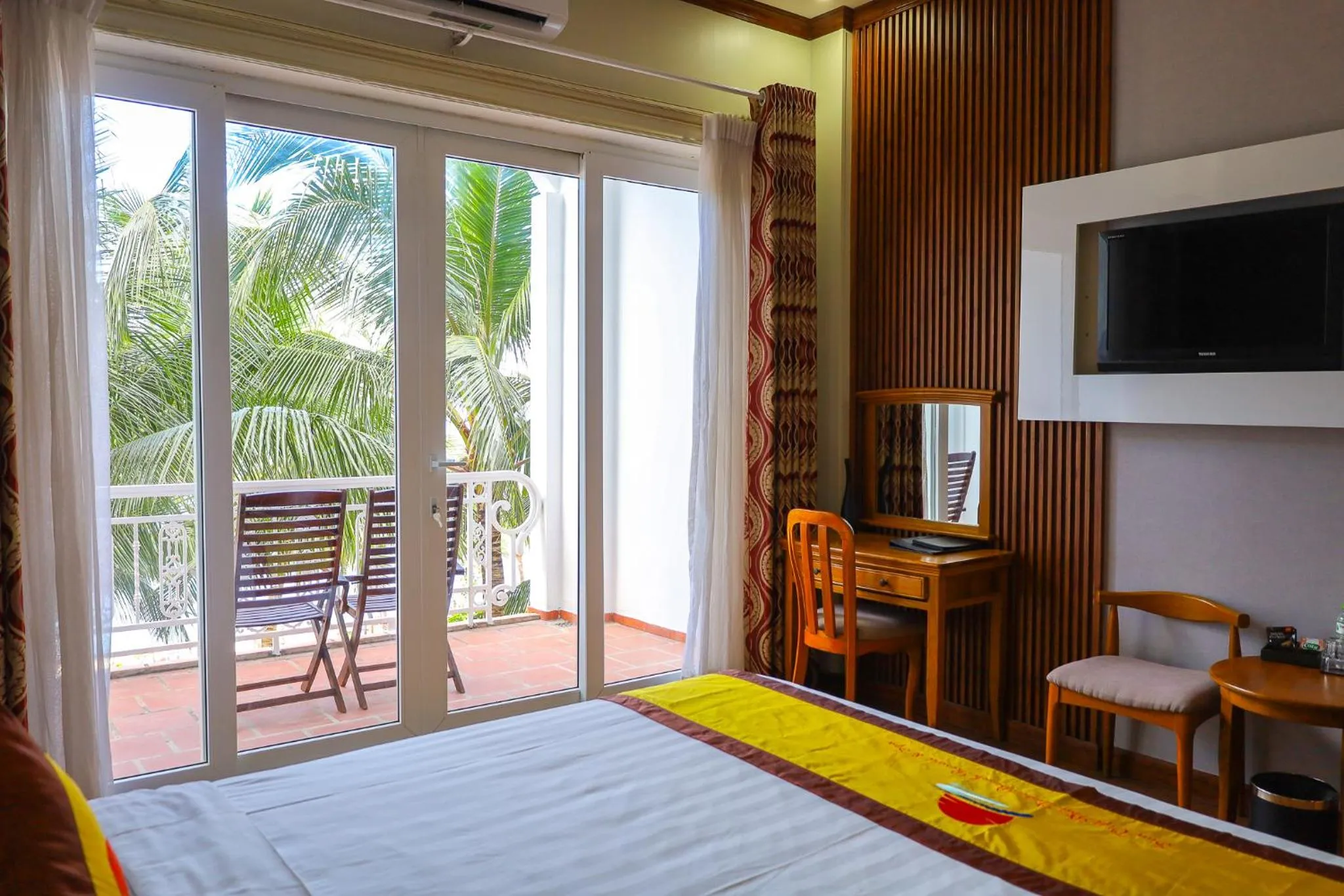 Photo of the whole room, Bed in Sun Viet Resort Phu Quoc