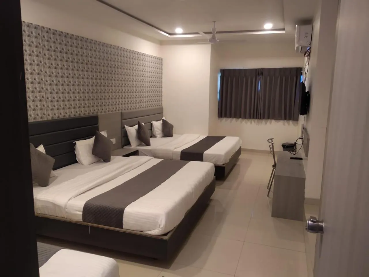 Property building, Bed in Hotel Selfie Inn