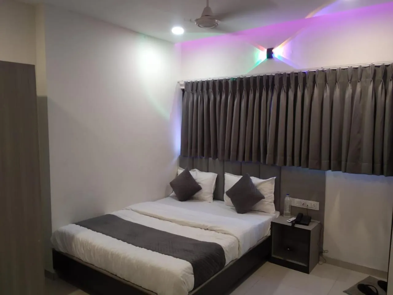 Property building, Bed in Hotel Selfie Inn