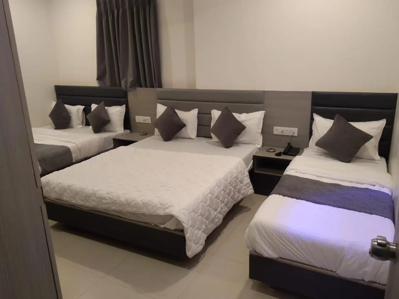 Property building, Bed in Hotel Selfie Inn