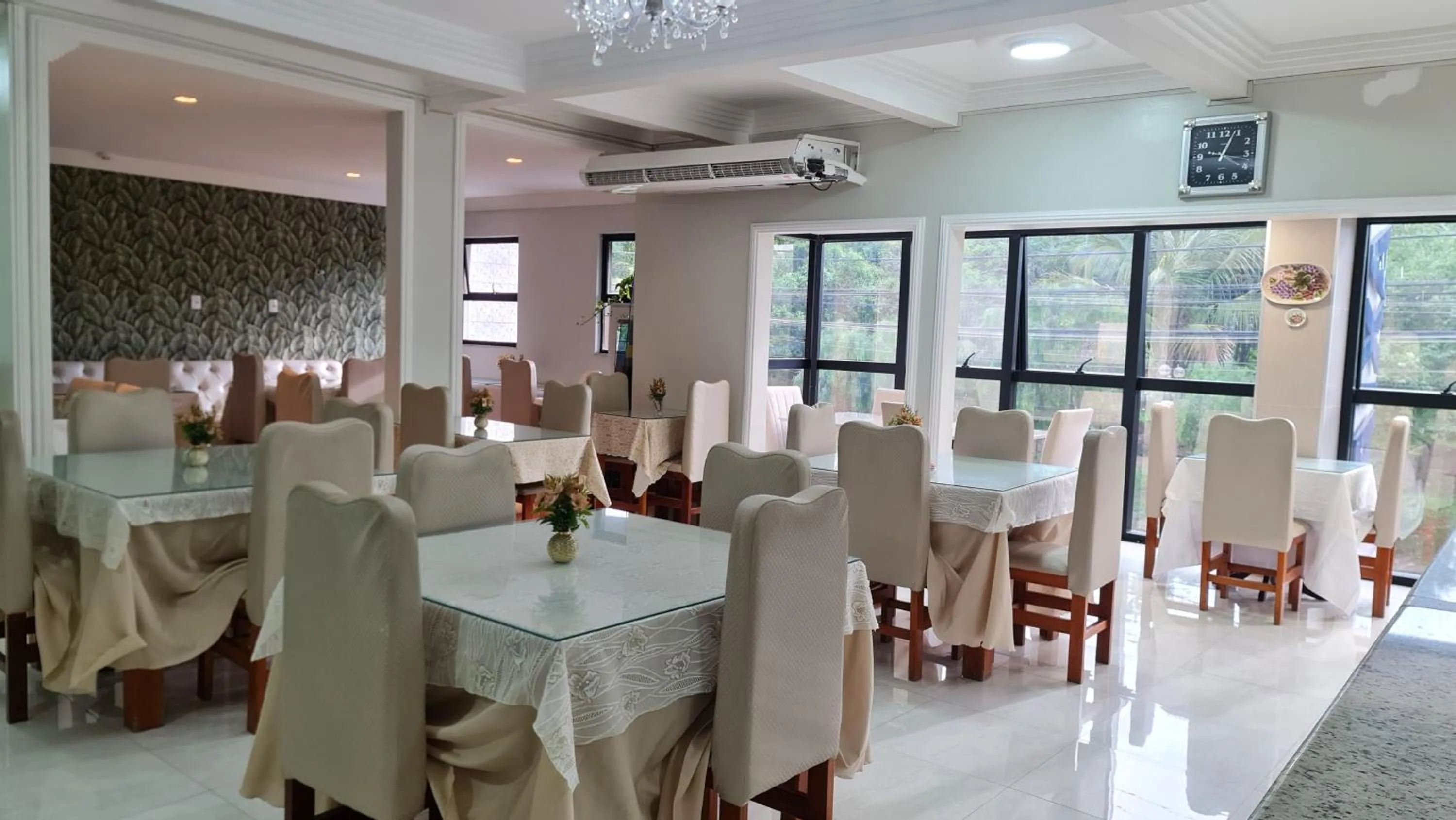 Buffet breakfast in Faixa Hotel