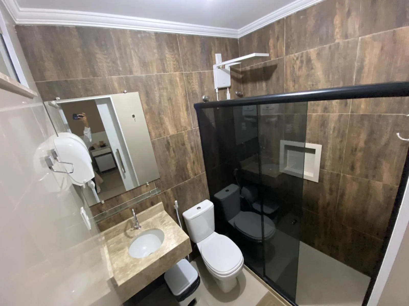 Shower in Faixa Hotel