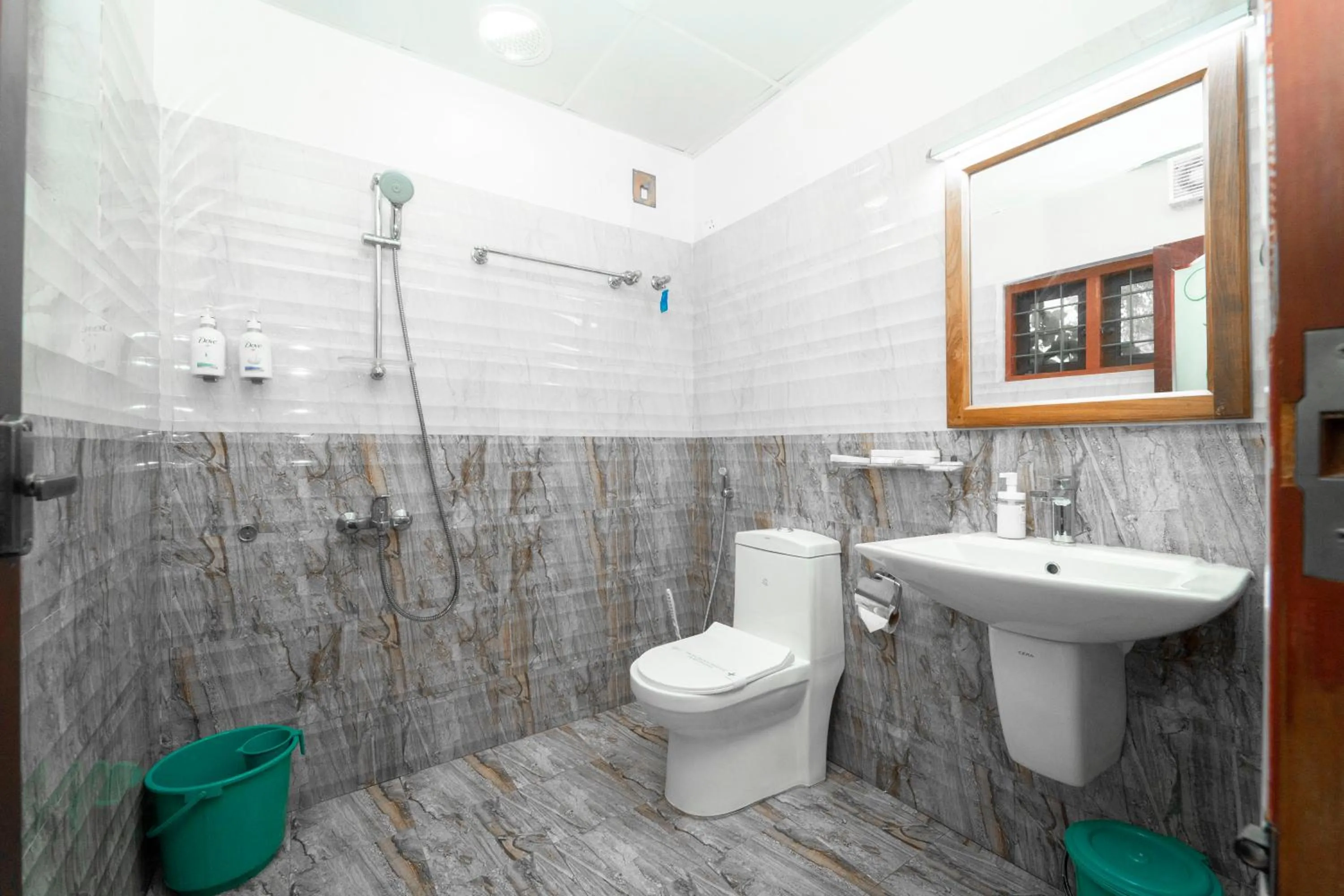 Shower in Skylar Seaview Beach Resort & Ayurveda Varkala