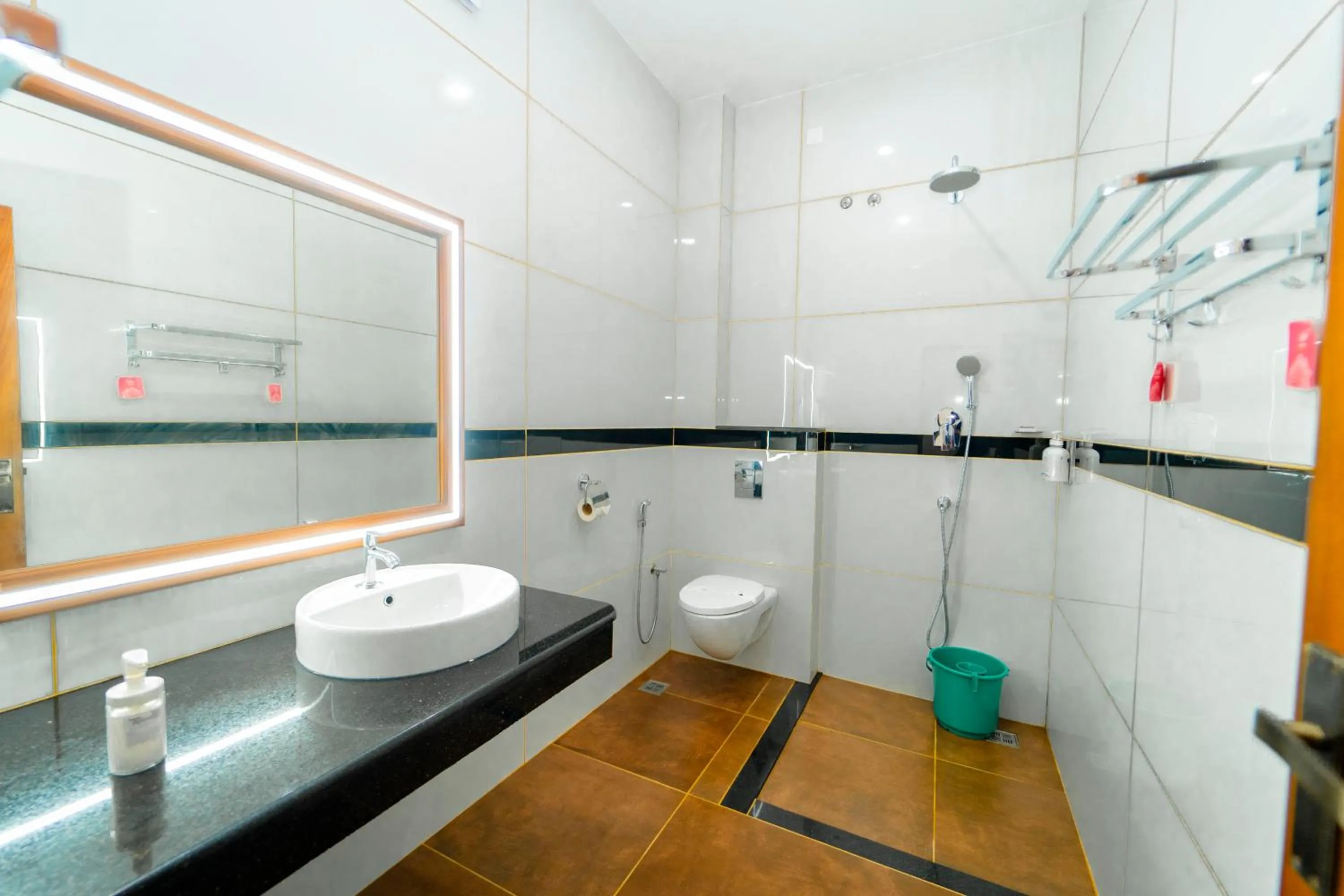 Shower in Skylar Seaview Beach Resort & Ayurveda Varkala