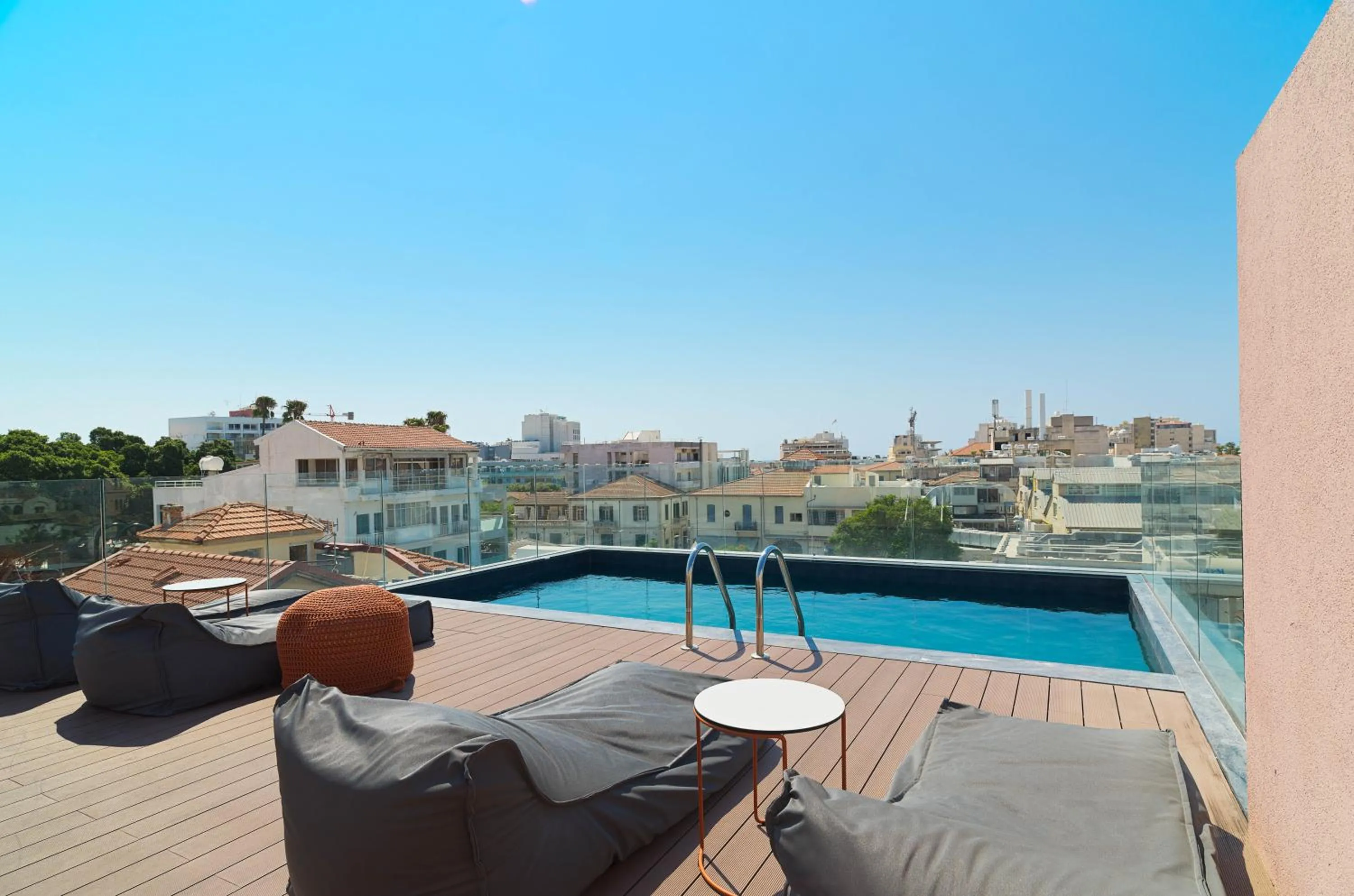 Swimming pool in Alinea Market Agora Square