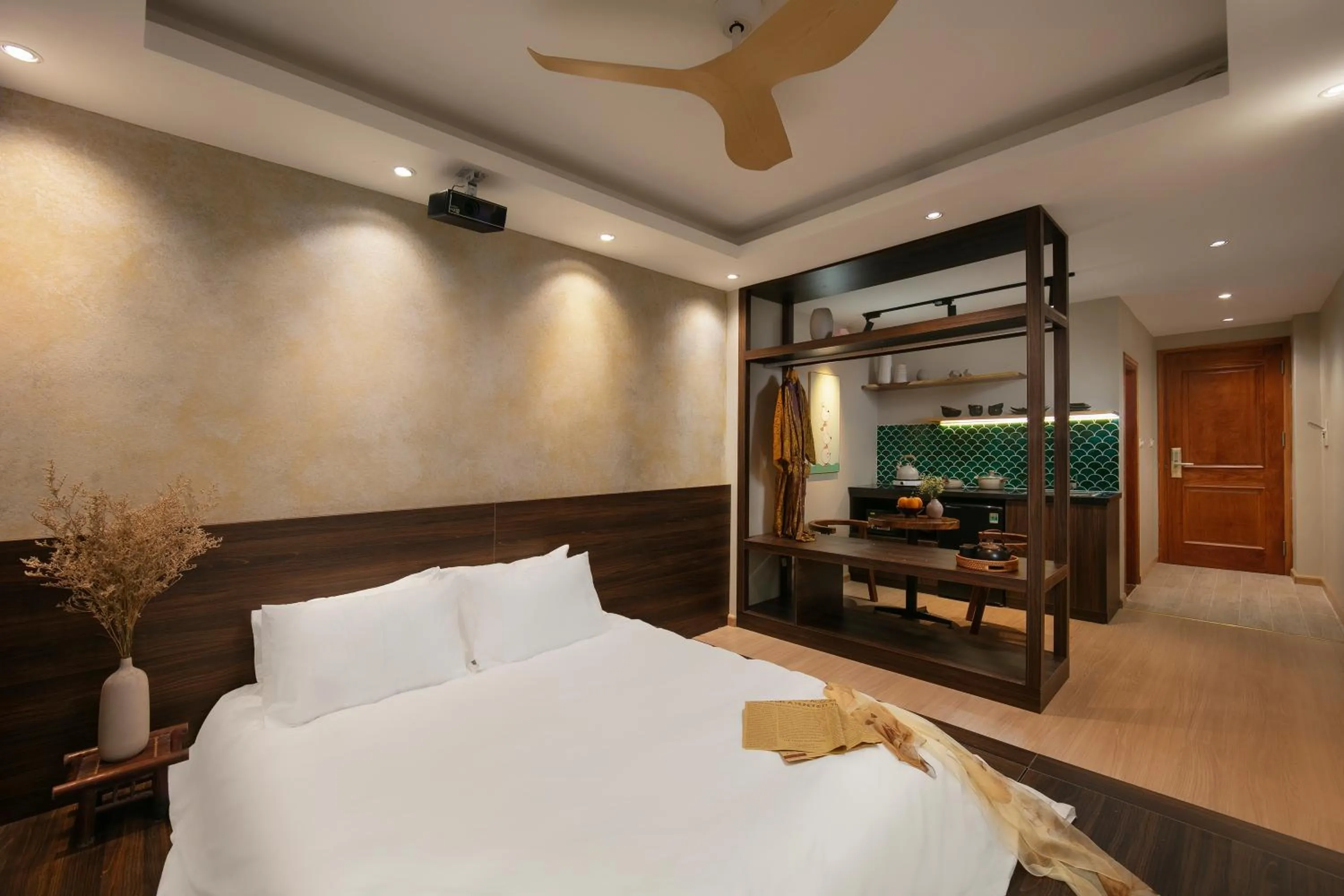 Photo of the whole room, Bed in Brilliant Nature Suites & Spa