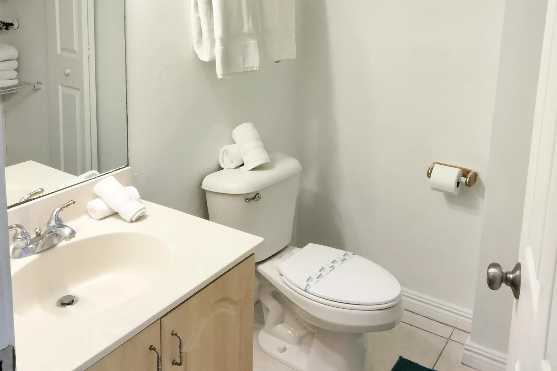 Miami Beach Apartments by MiaRentals