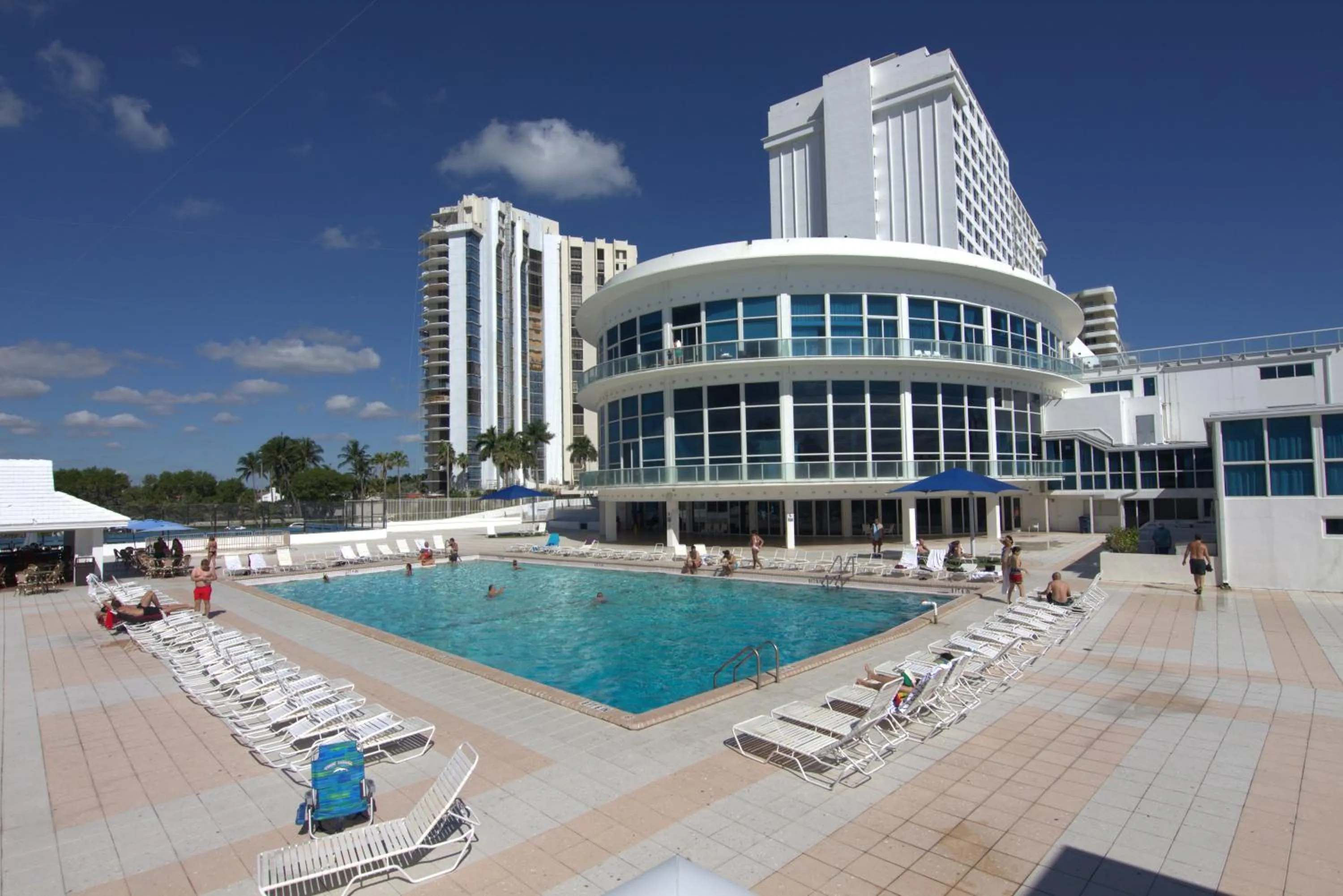 Miami Beach Apartments by MiaRentals