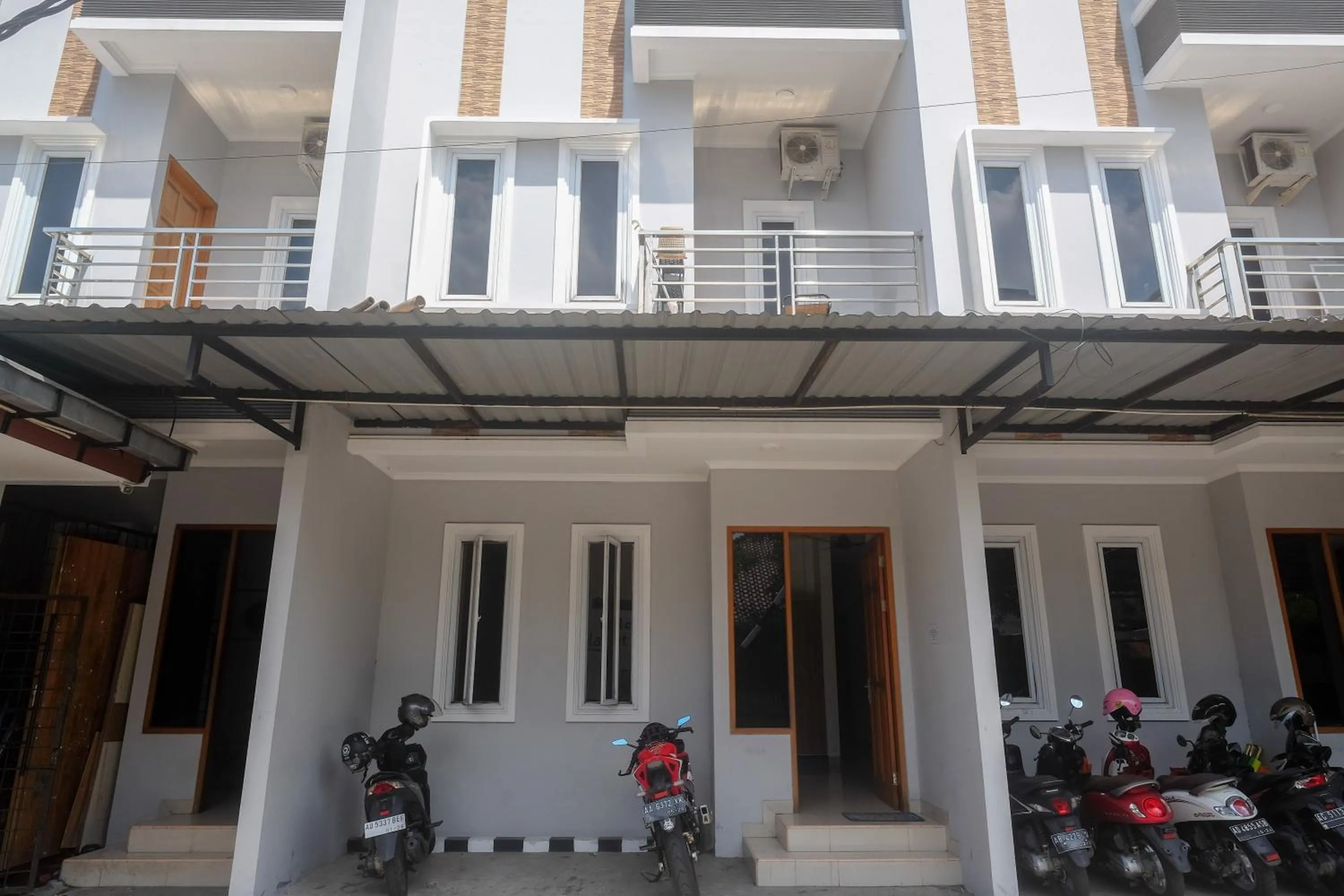 Property building in RedDoorz near Stasiun Solo Balapan 3