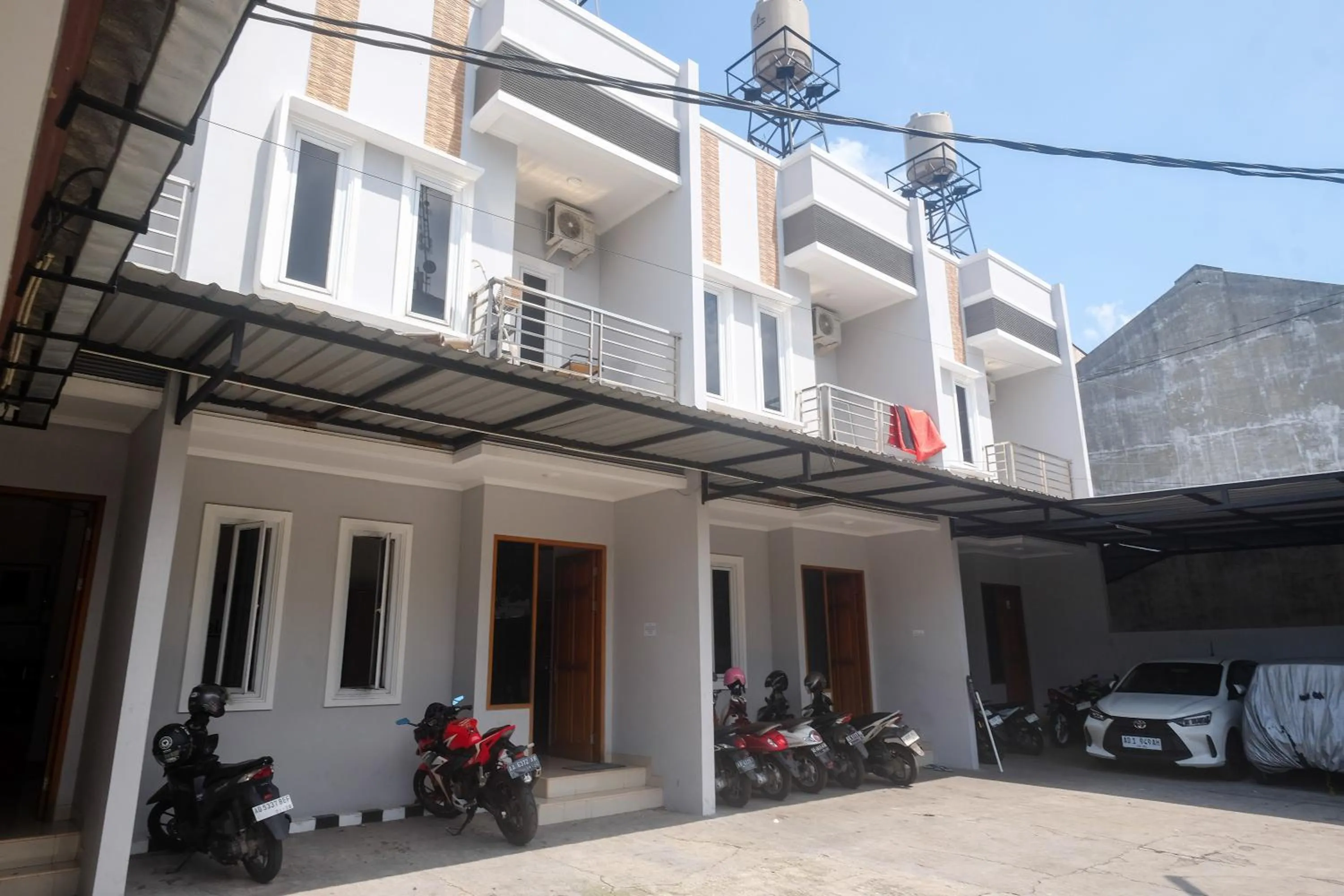 Property building in RedDoorz near Stasiun Solo Balapan 3
