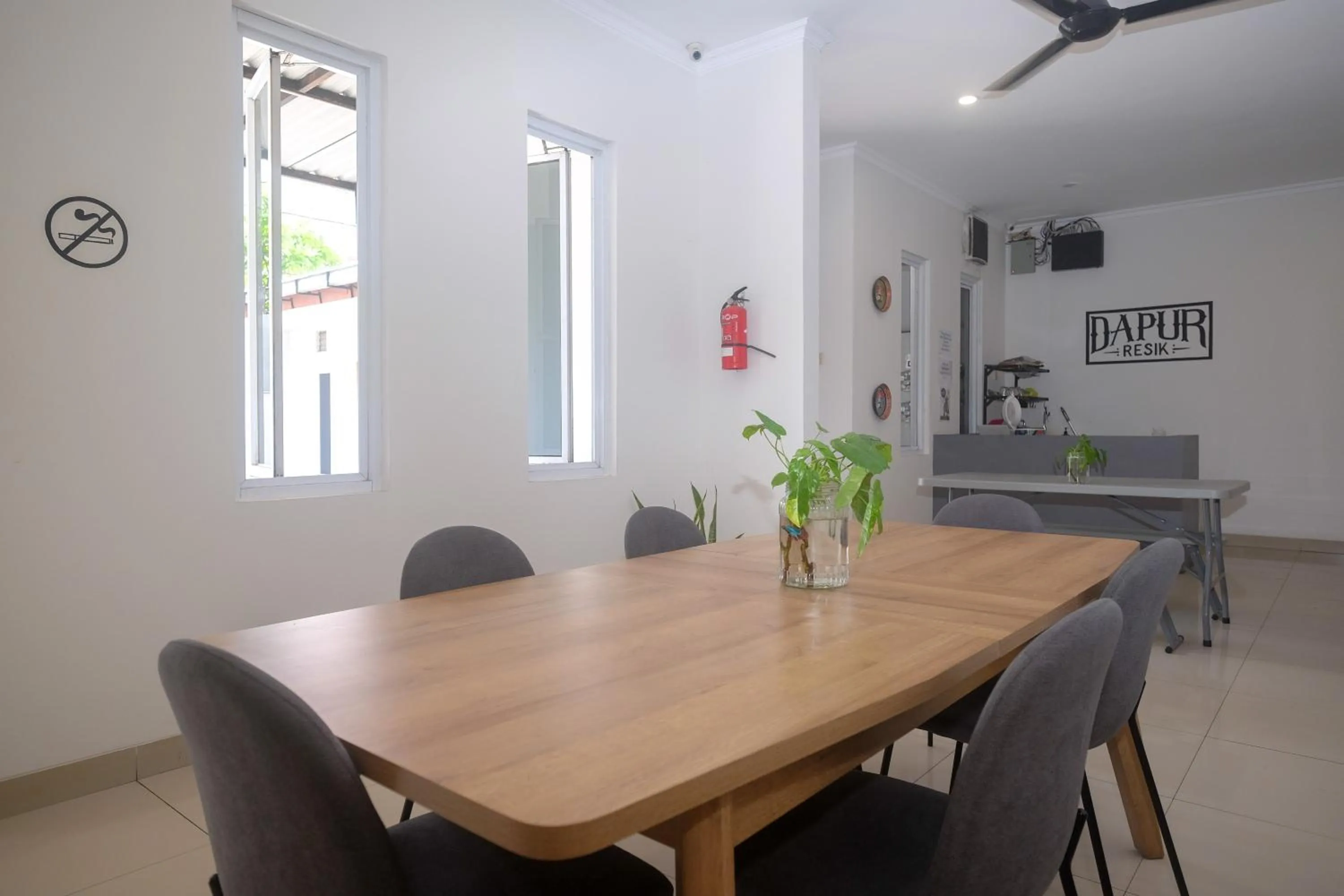 Lobby or reception in RedDoorz near Stasiun Solo Balapan 3