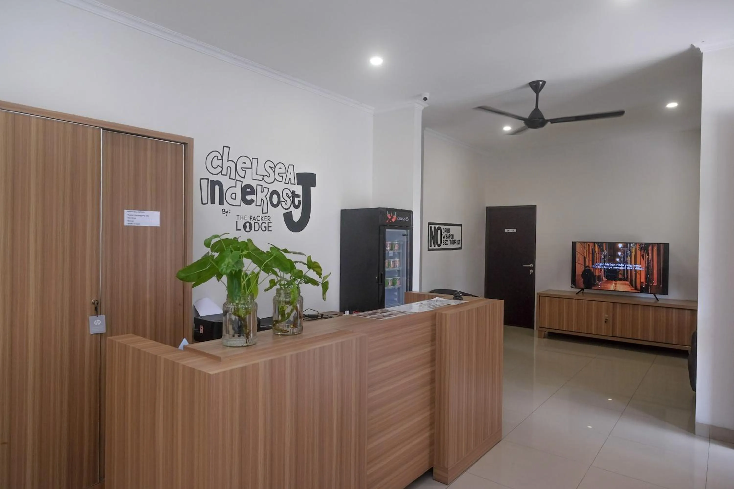 Lobby or reception in RedDoorz near Stasiun Solo Balapan 3