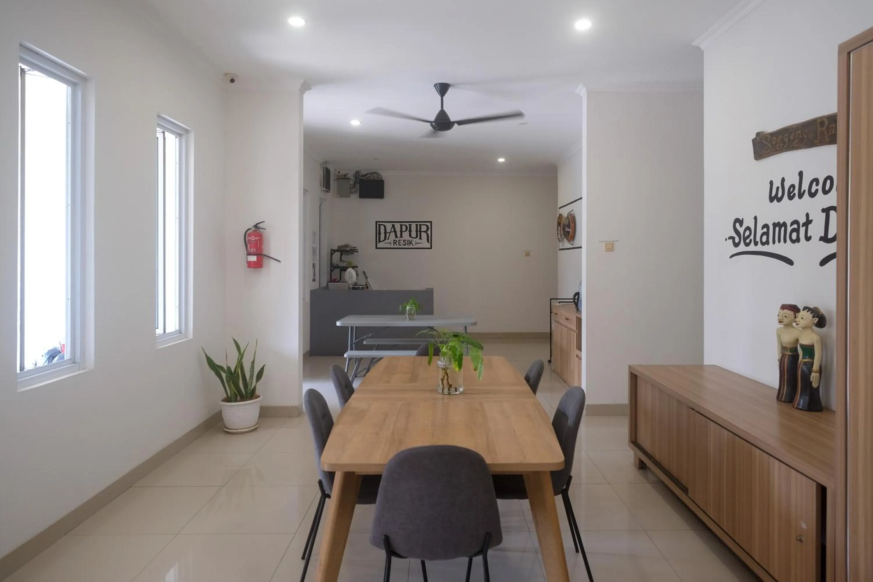 Lobby or reception in RedDoorz near Stasiun Solo Balapan 3