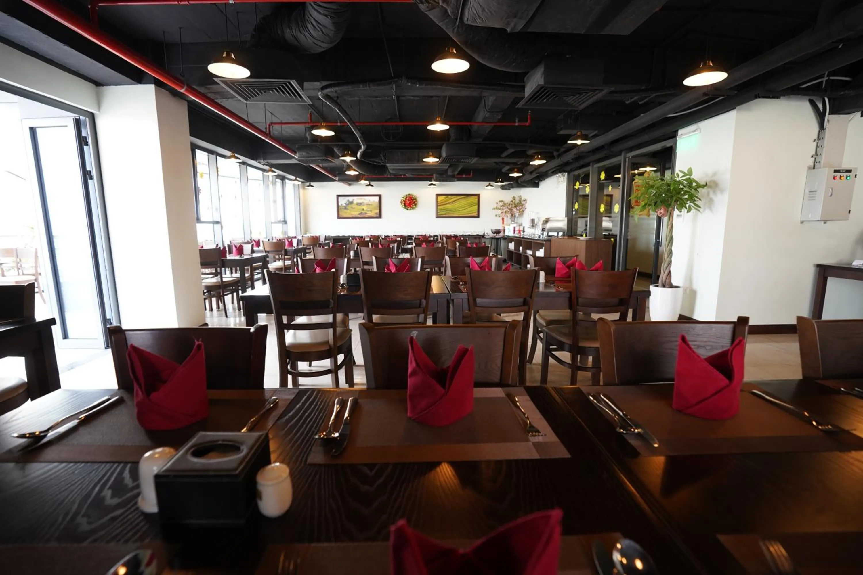 Restaurant/places to eat in Legend Westlake Hotel