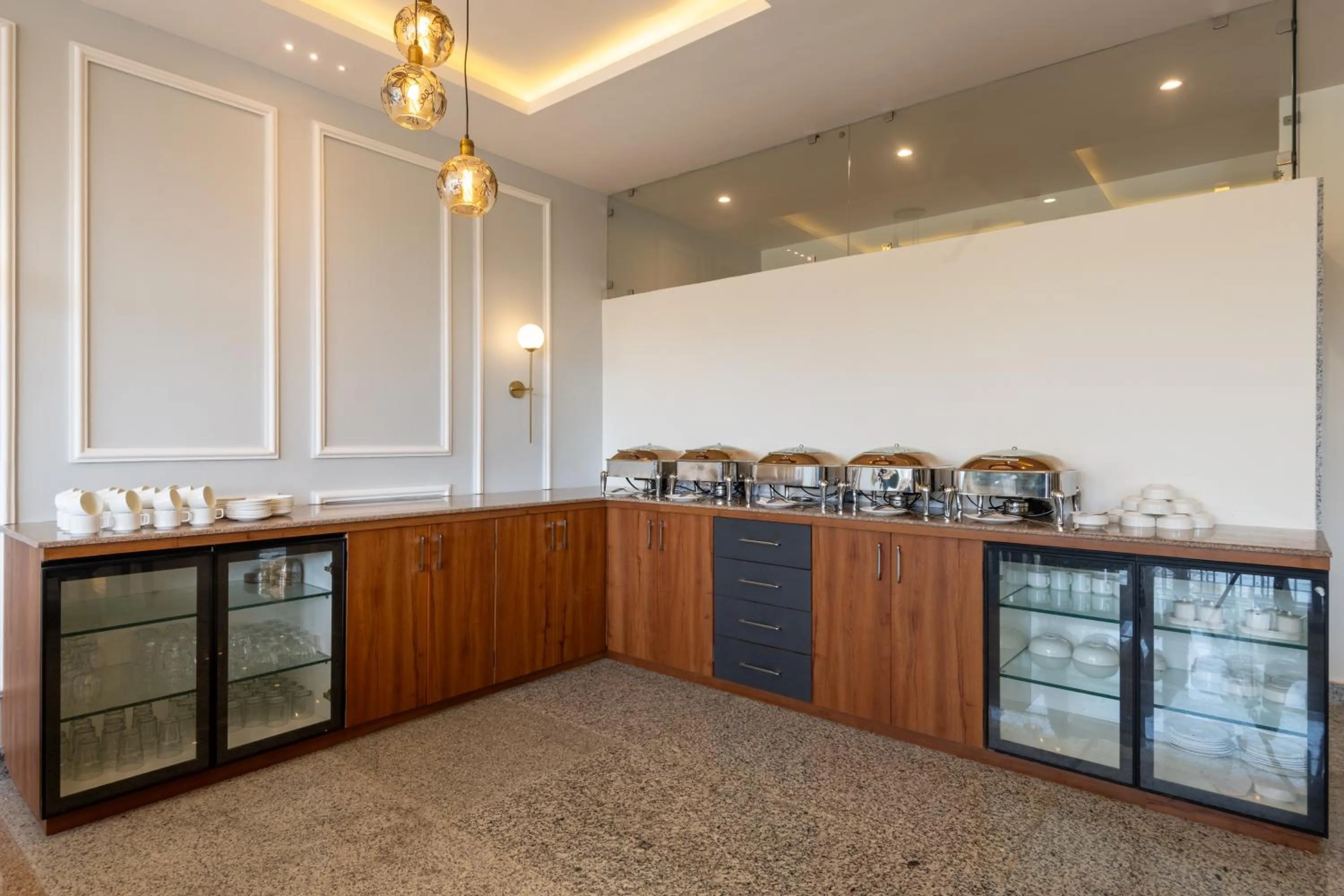 Restaurant/places to eat in The Chail Resort, Chail