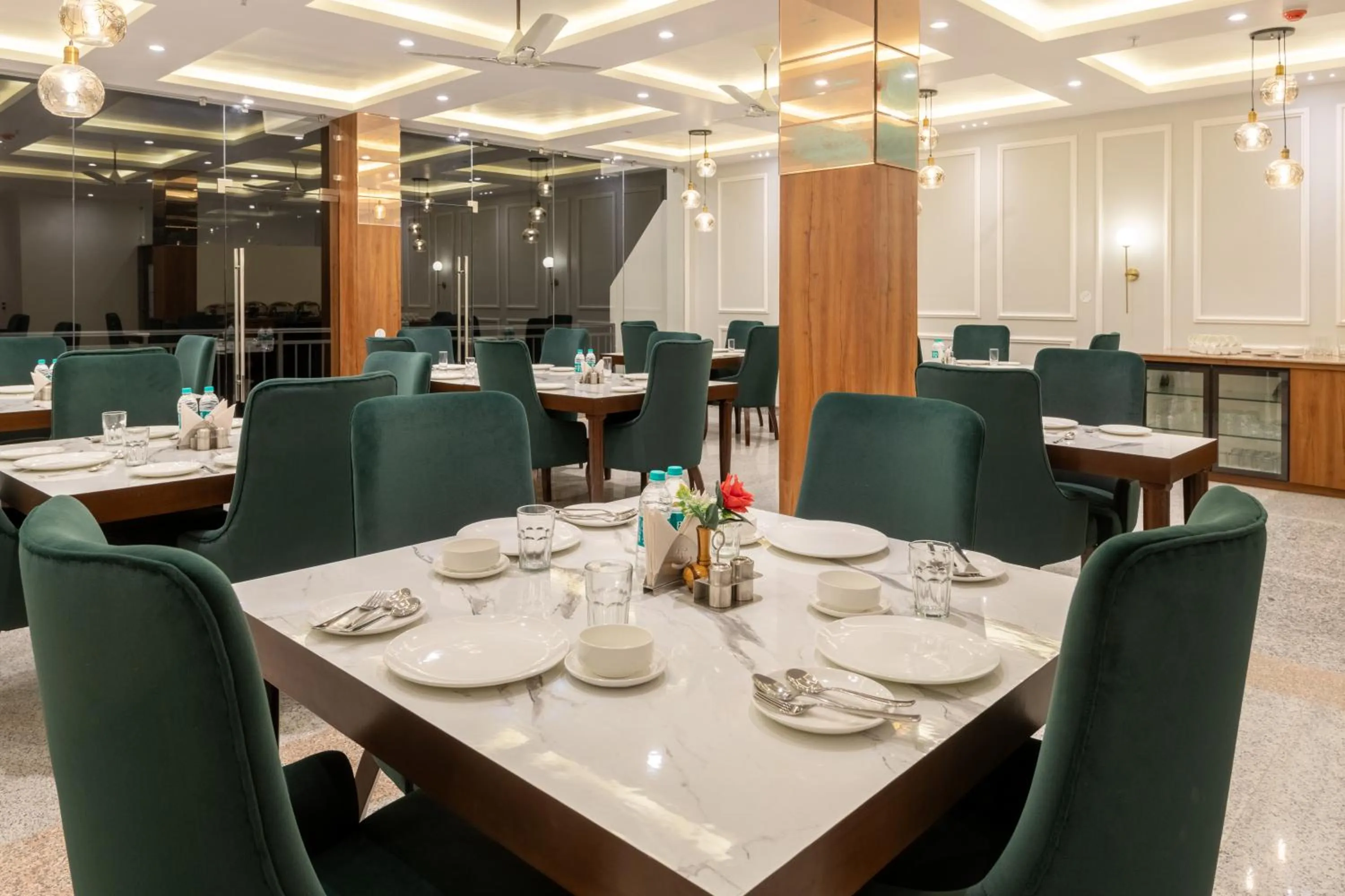 Restaurant/places to eat in The Chail Resort, Chail