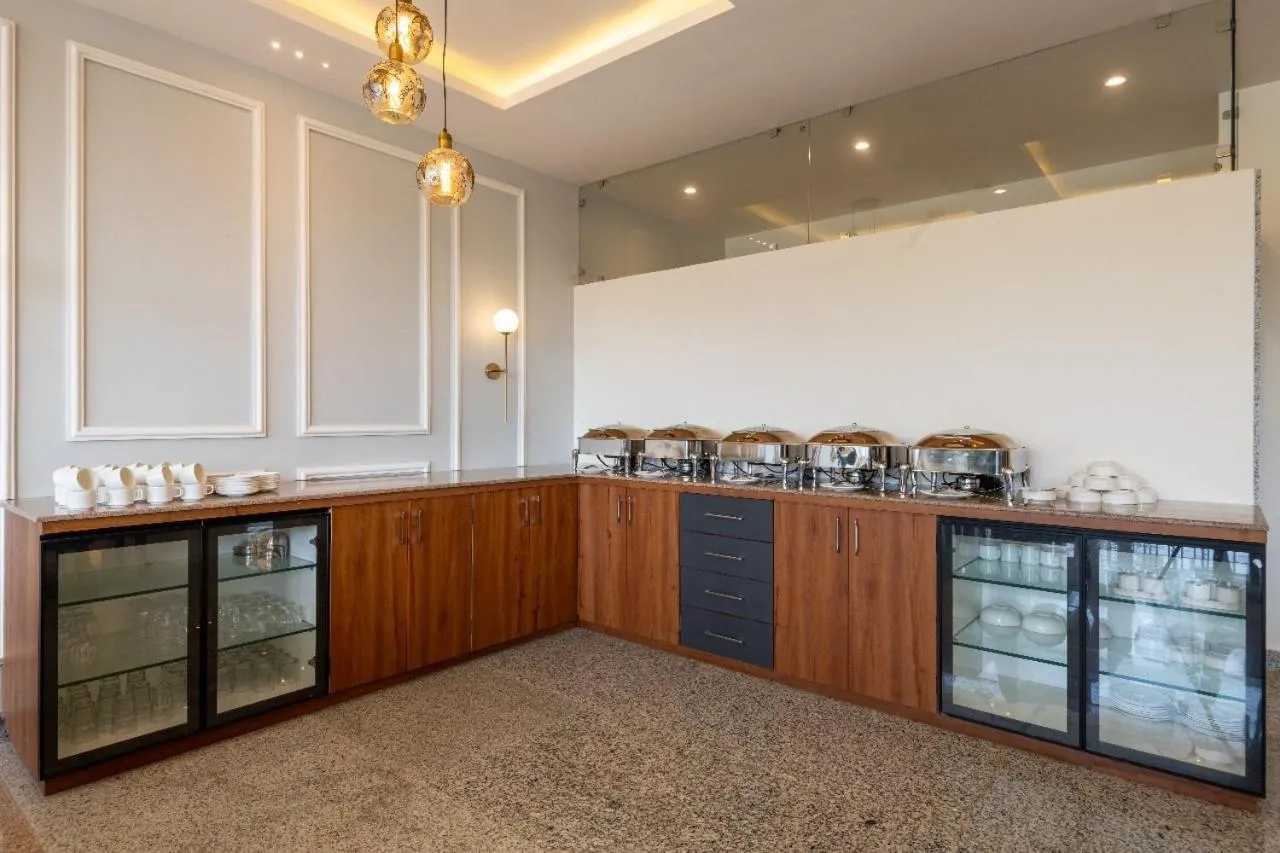 Breakfast in The Chail Resort, Chail