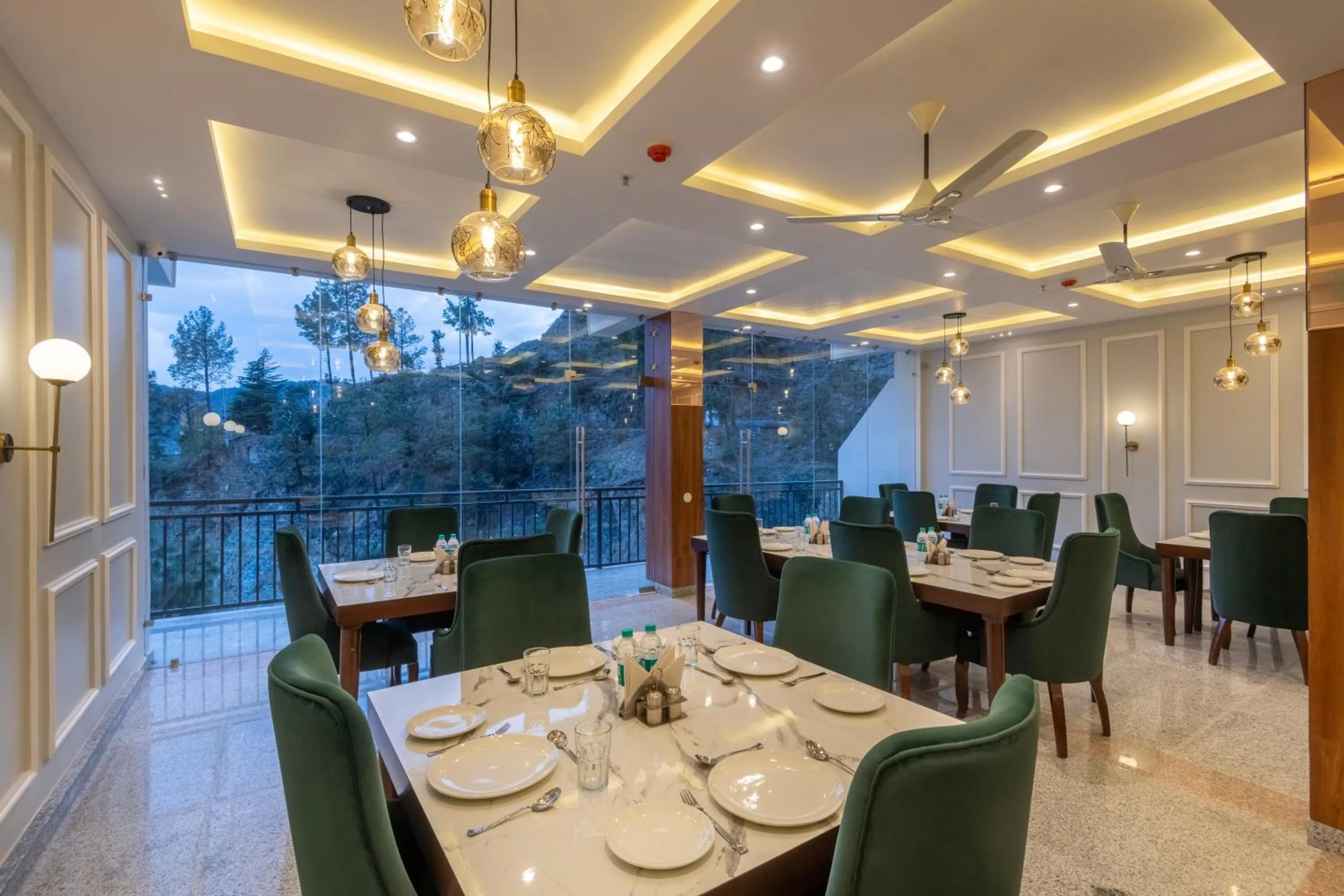 Restaurant/places to eat in The Chail Resort, Chail
