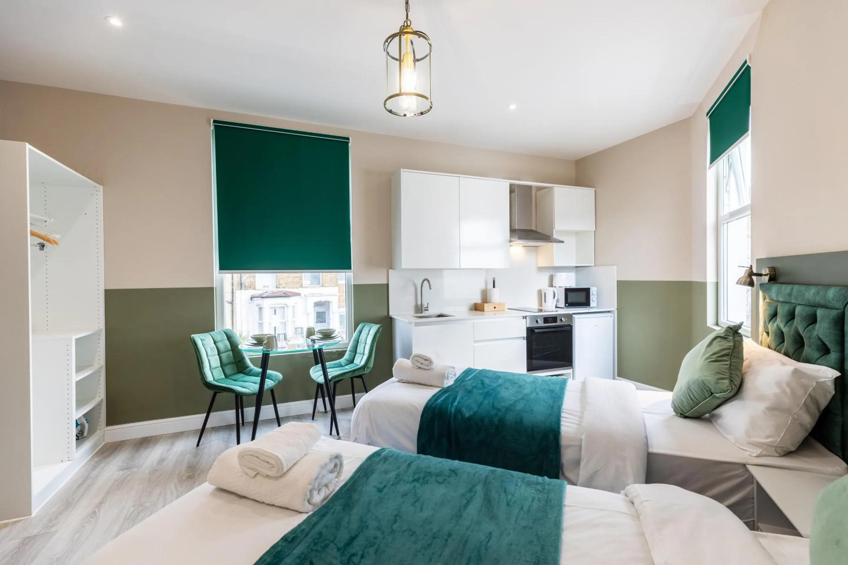 Kitchen or kitchenette, Bed in The Chapter Hotels - Finsbury Park