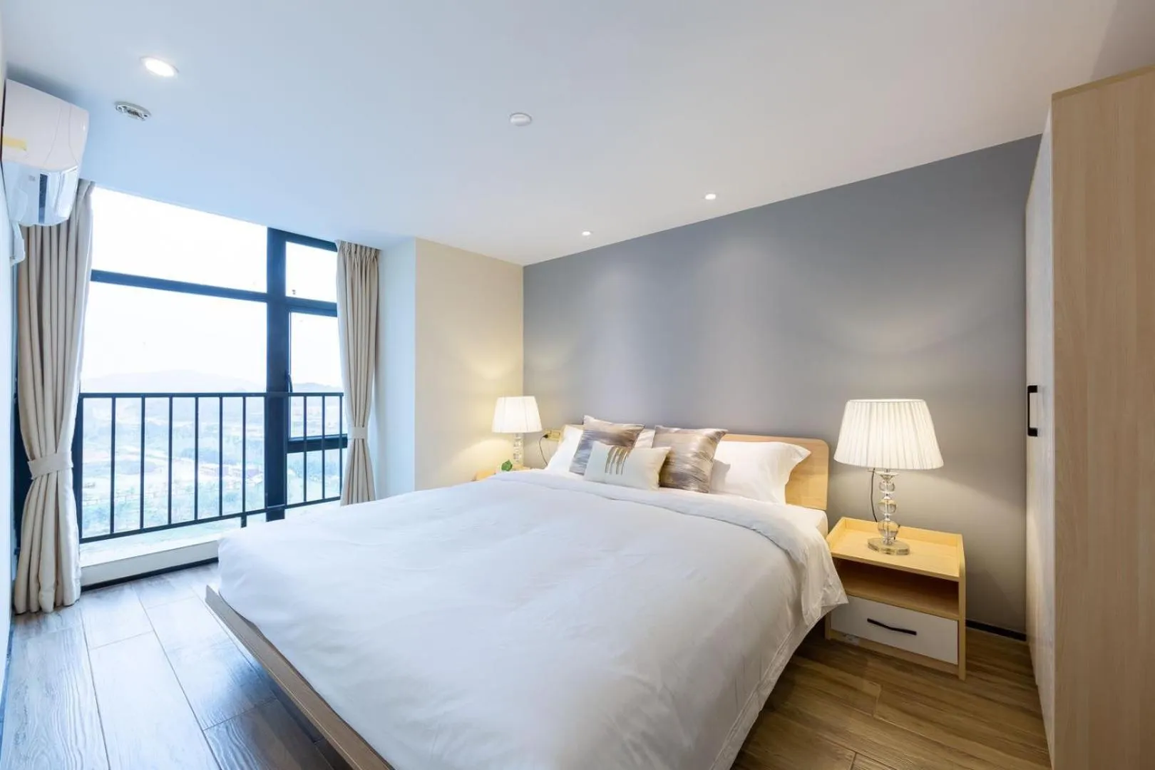 Bed in Serveyou International Apartment - Free Airport Pickup Service & Free Canton Fair Shuttle Bus