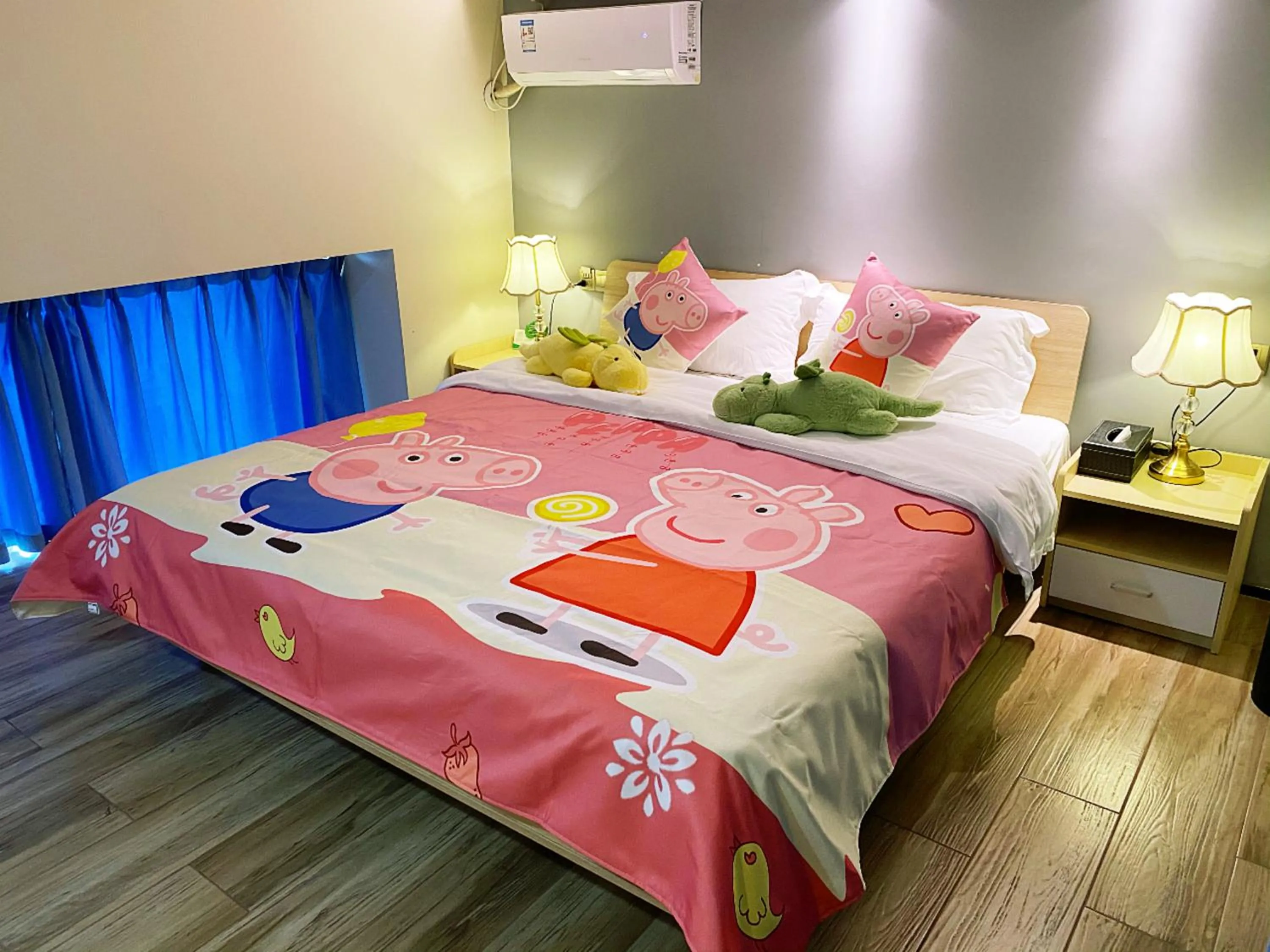 Bedroom, Bed in Serveyou International Apartment - Free Airport Pickup Service & Free Canton Fair Shuttle Bus