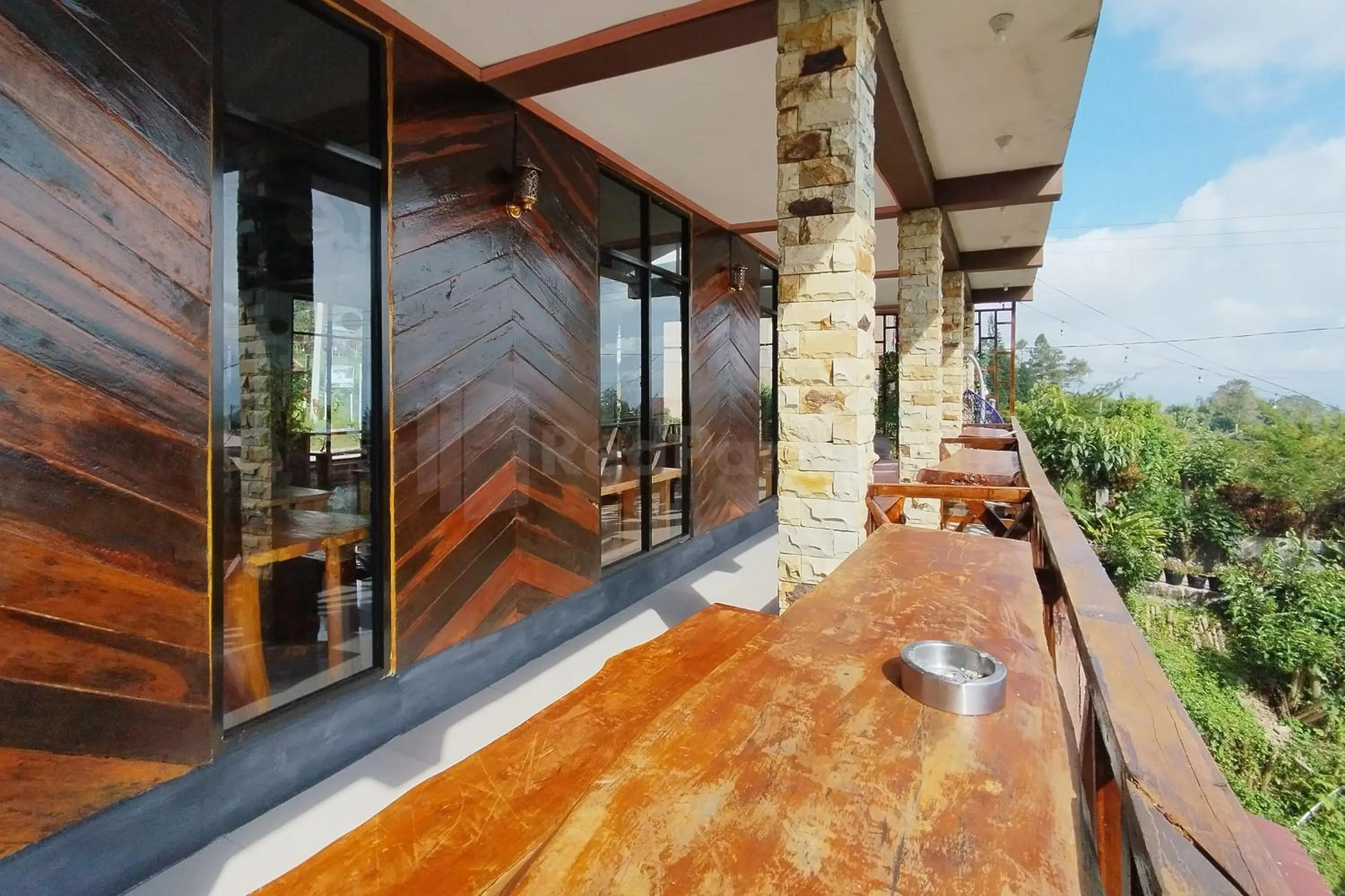 Balcony/Terrace in AS Resto,Café & Hotel Mitra RedDoorz