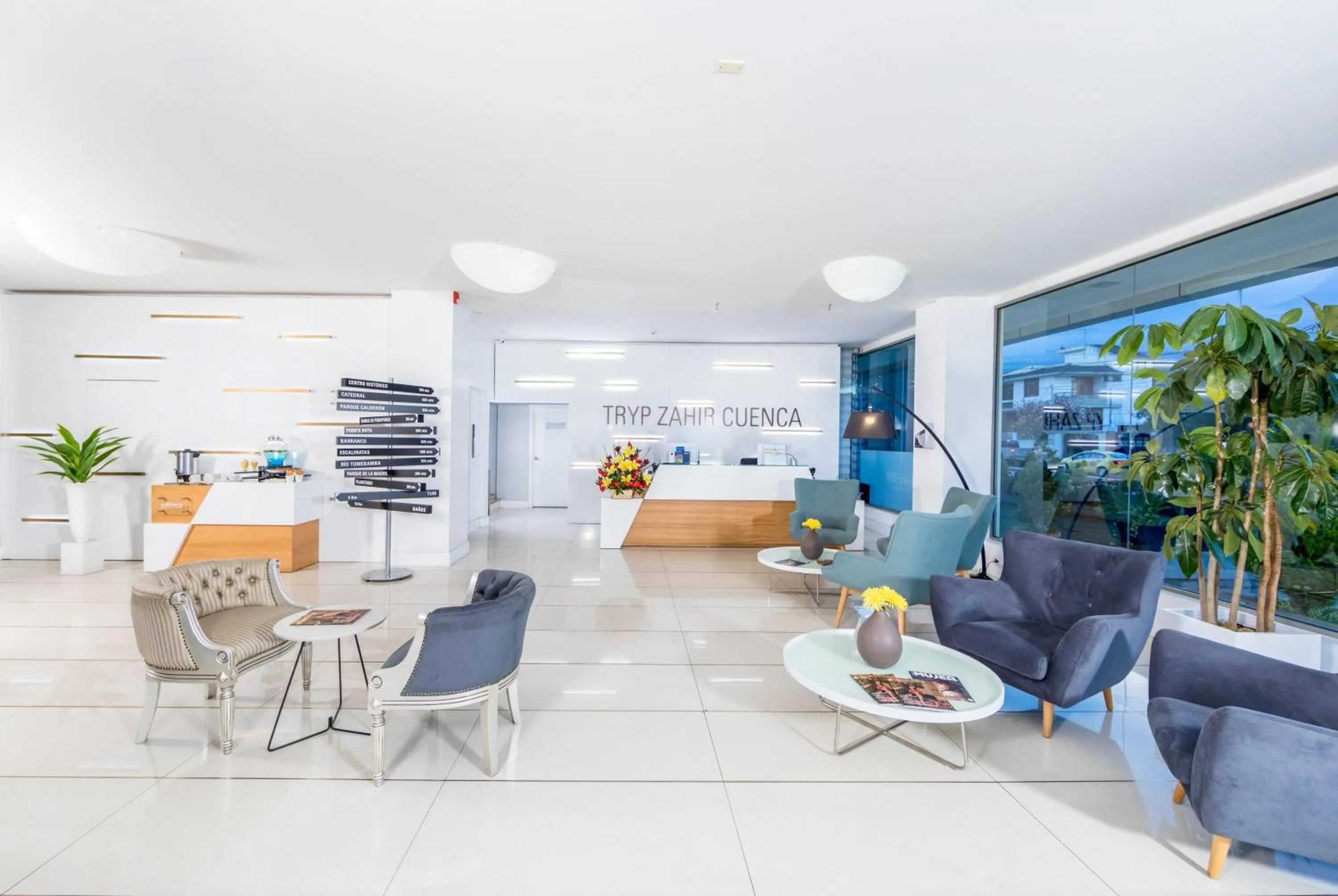Lobby or reception in TRYP by Wyndham Cuenca Zahir