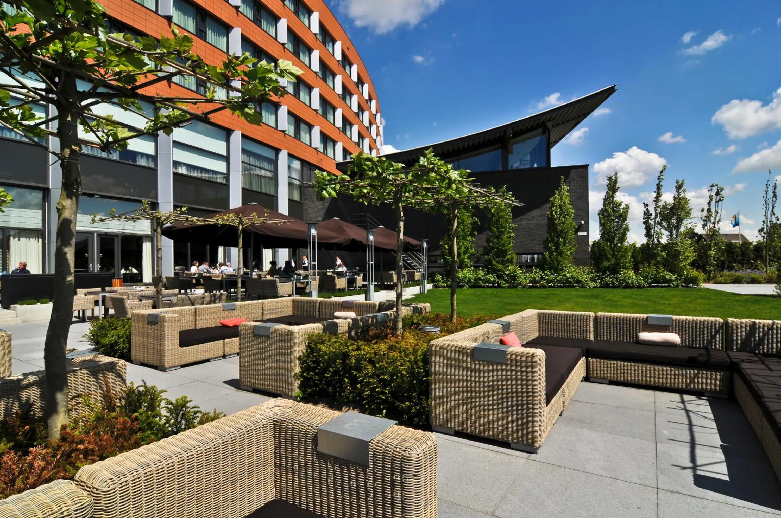 Facade/entrance in Van der Valk Hotel Rotterdam Ridderkerk