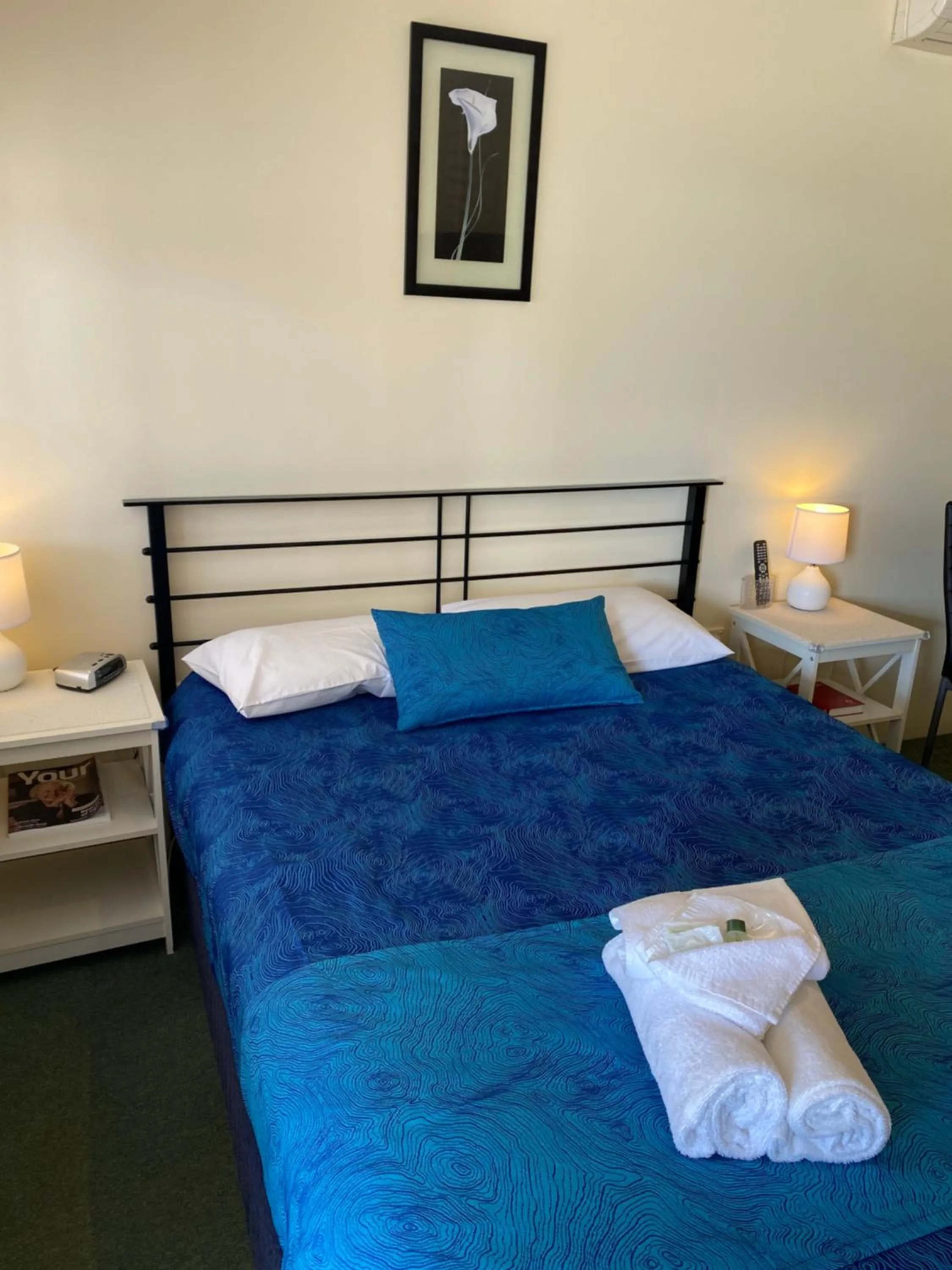 Bed in Paddle Steamer Motel