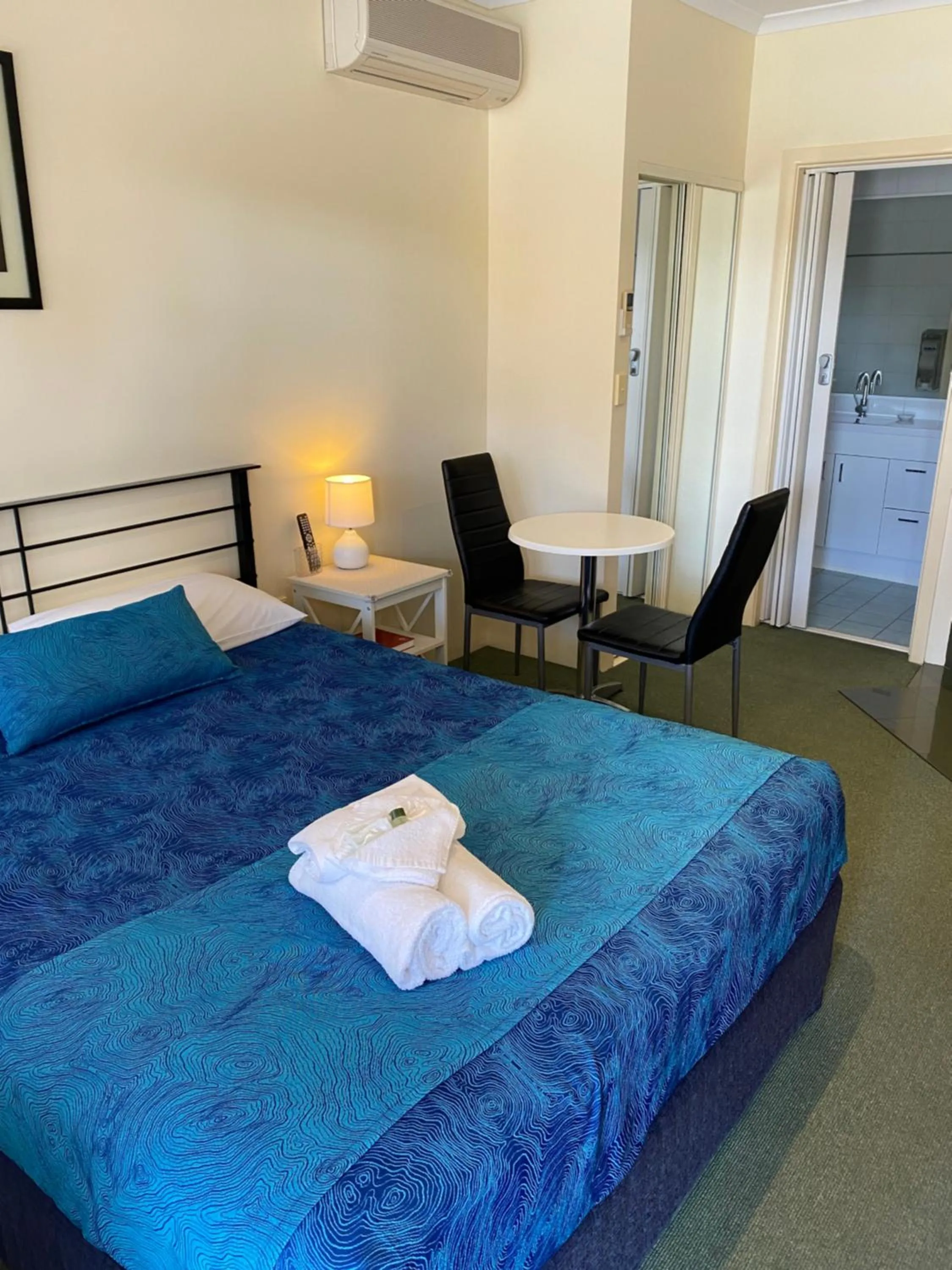 Bed in Paddle Steamer Motel