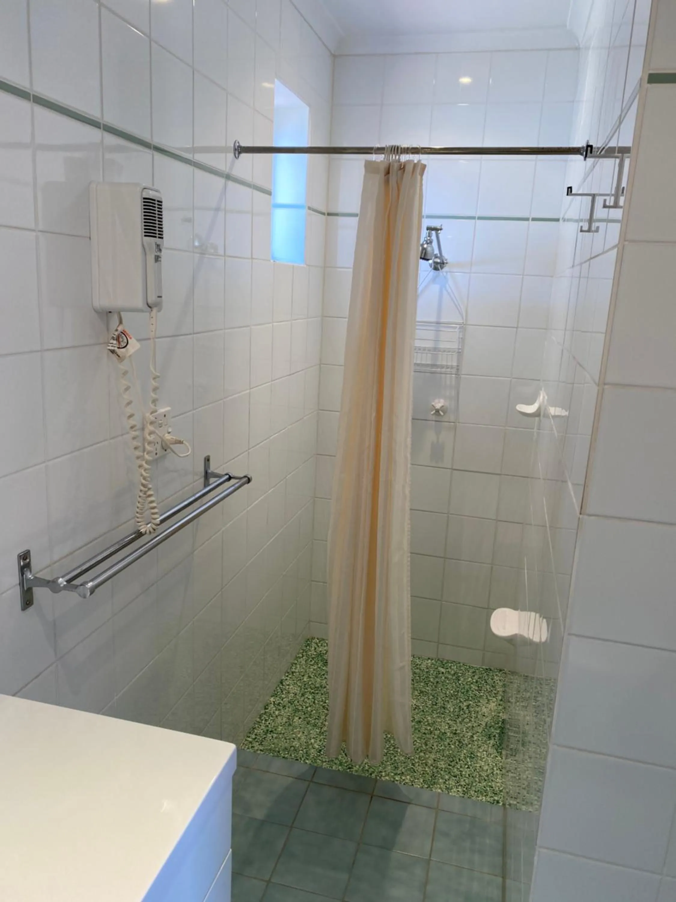 Bathroom in Paddle Steamer Motel