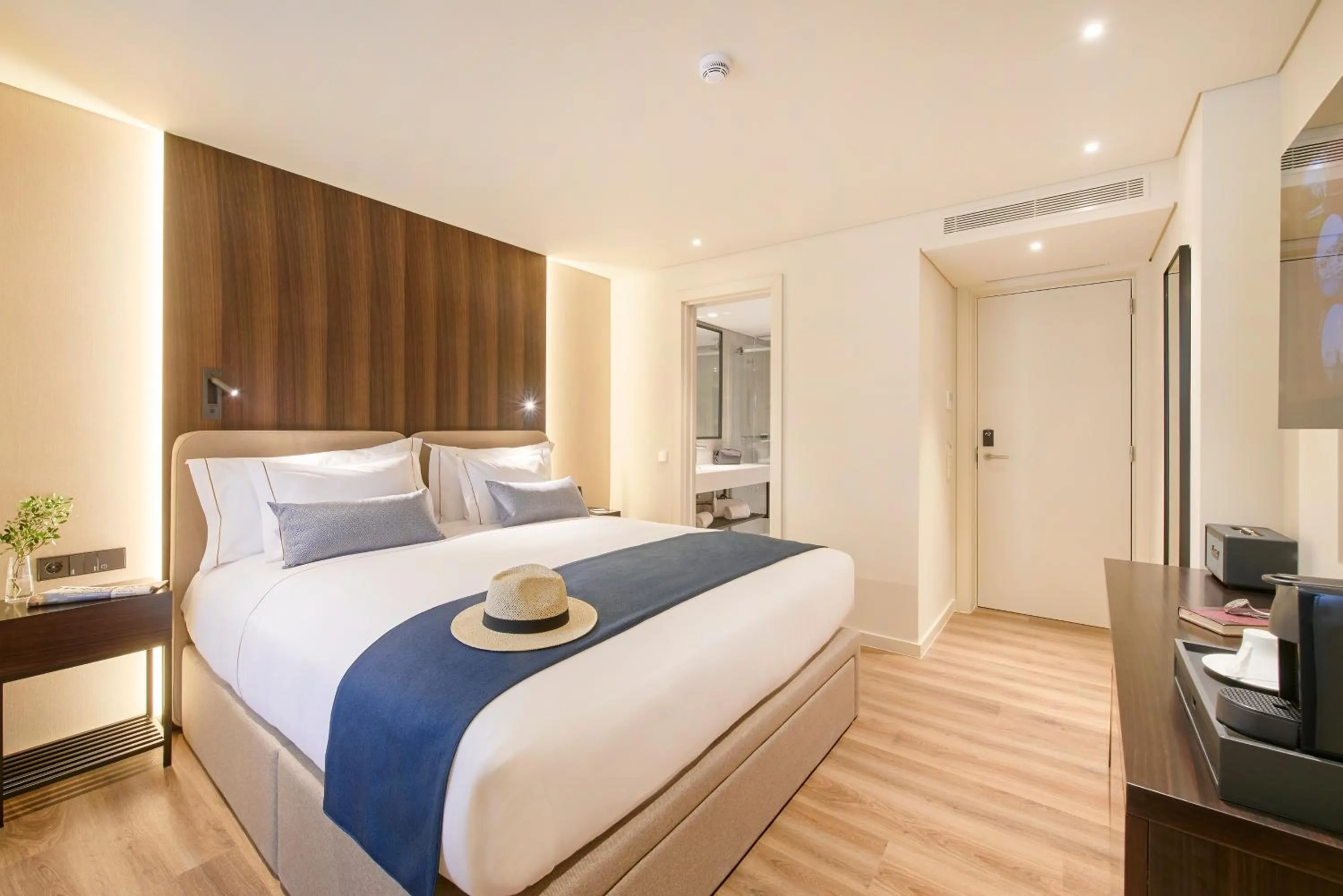 Bedroom, Bed in Hotel Moon & Sun Lisboa