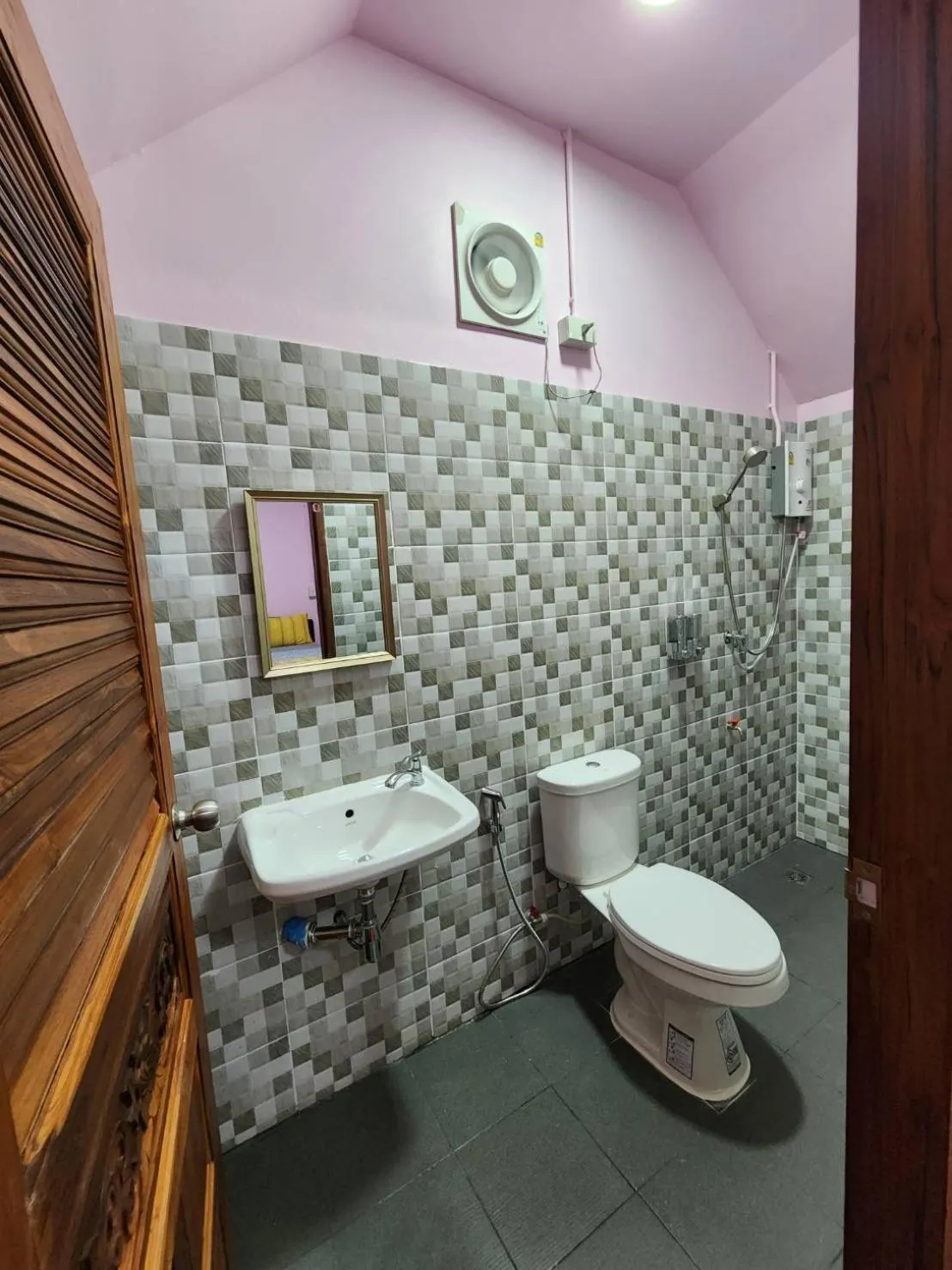 Bathroom in Bunrapee House