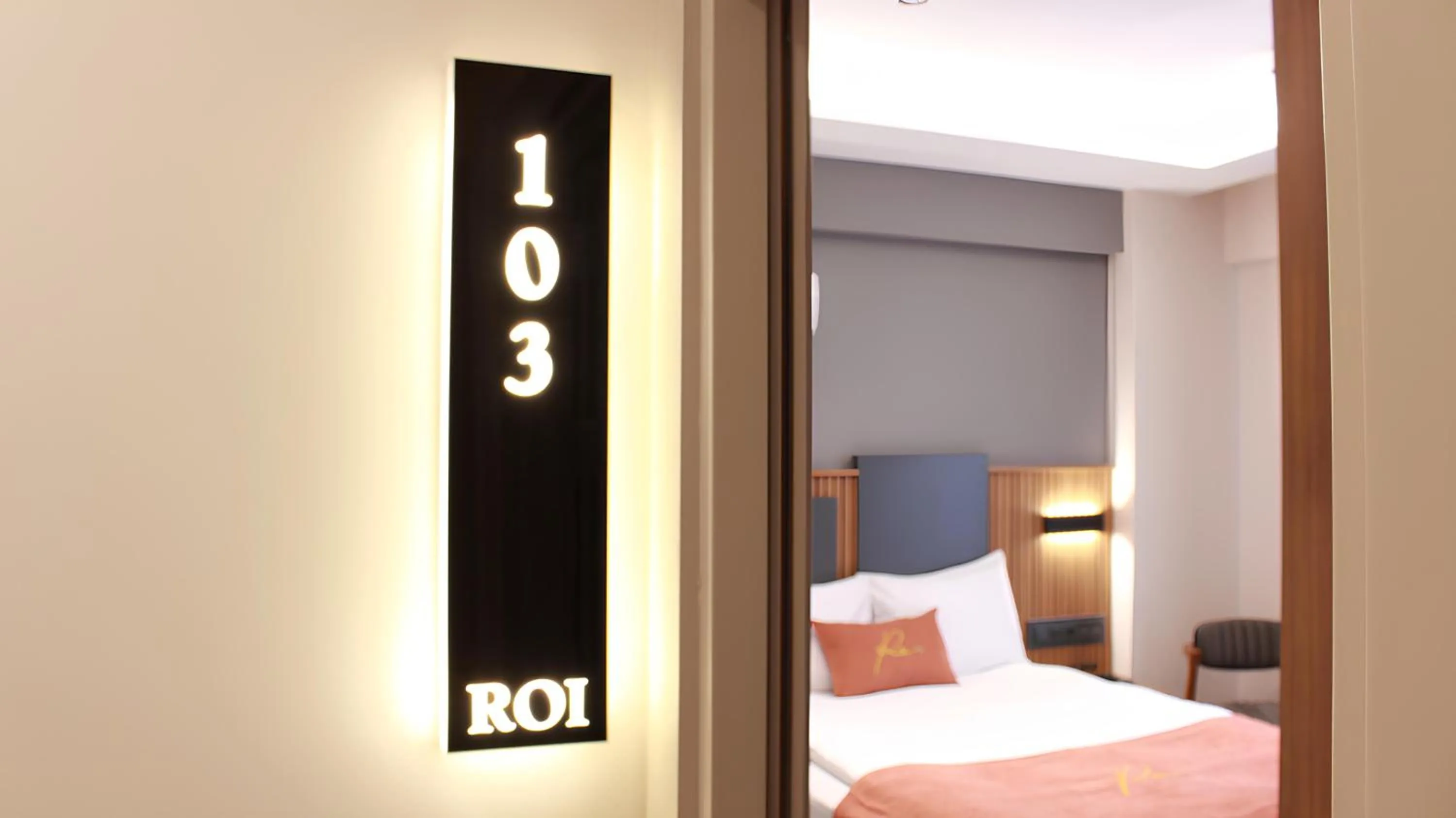 Property logo or sign, Bed in ROİ HOTEL İZMiR