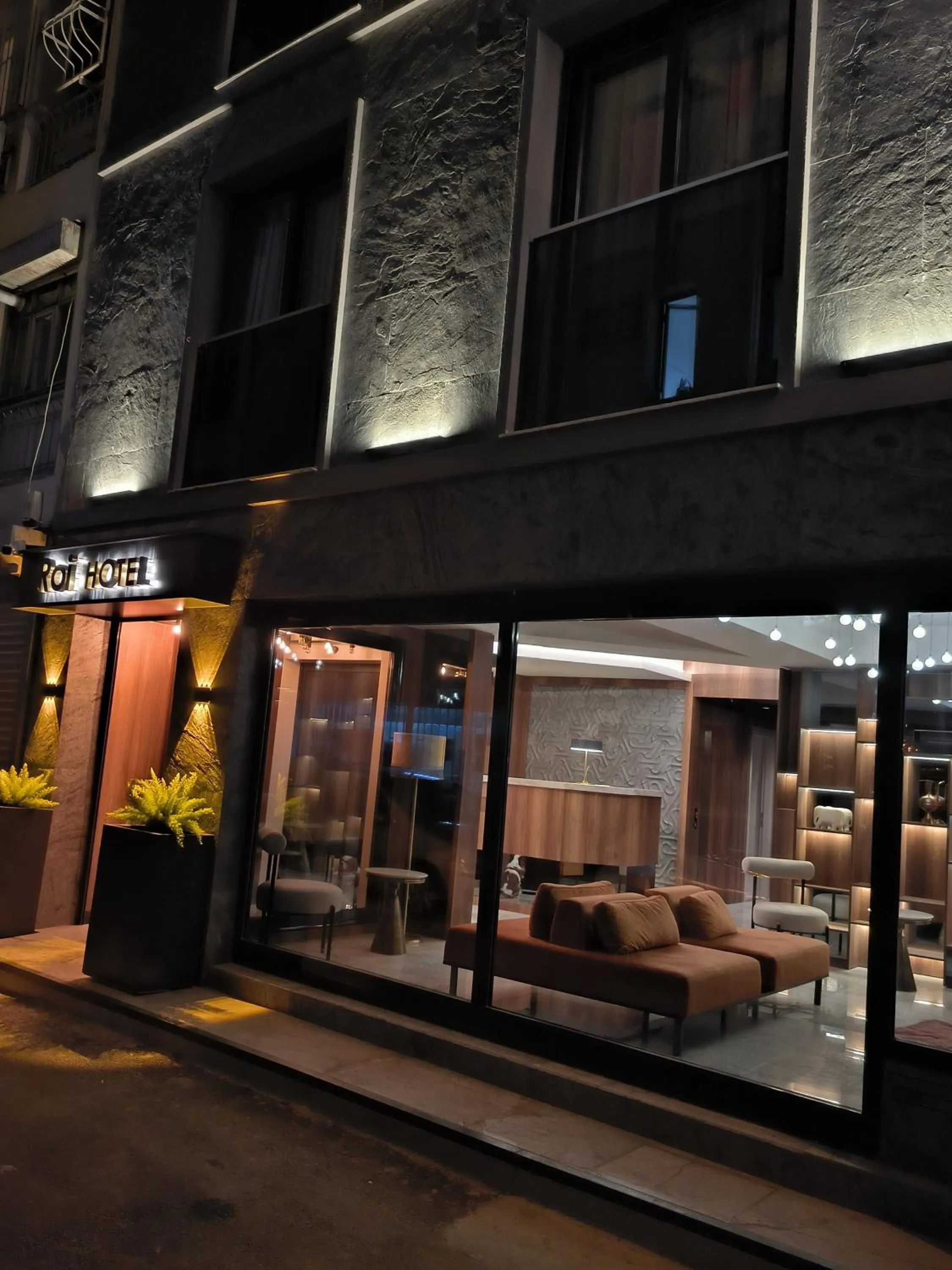 Property building in ROİ HOTEL İZMiR