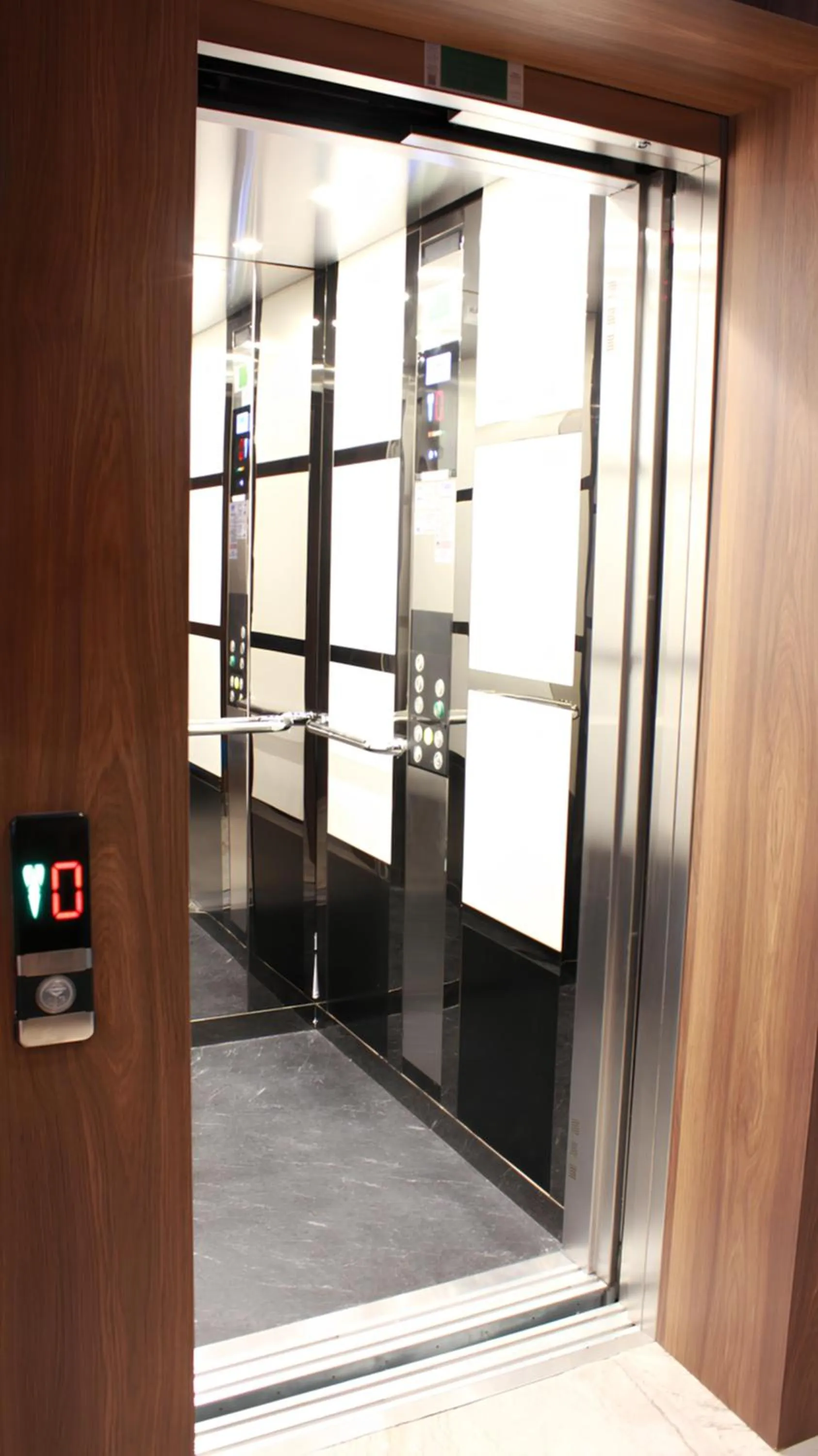 elevator in ROİ HOTEL İZMiR