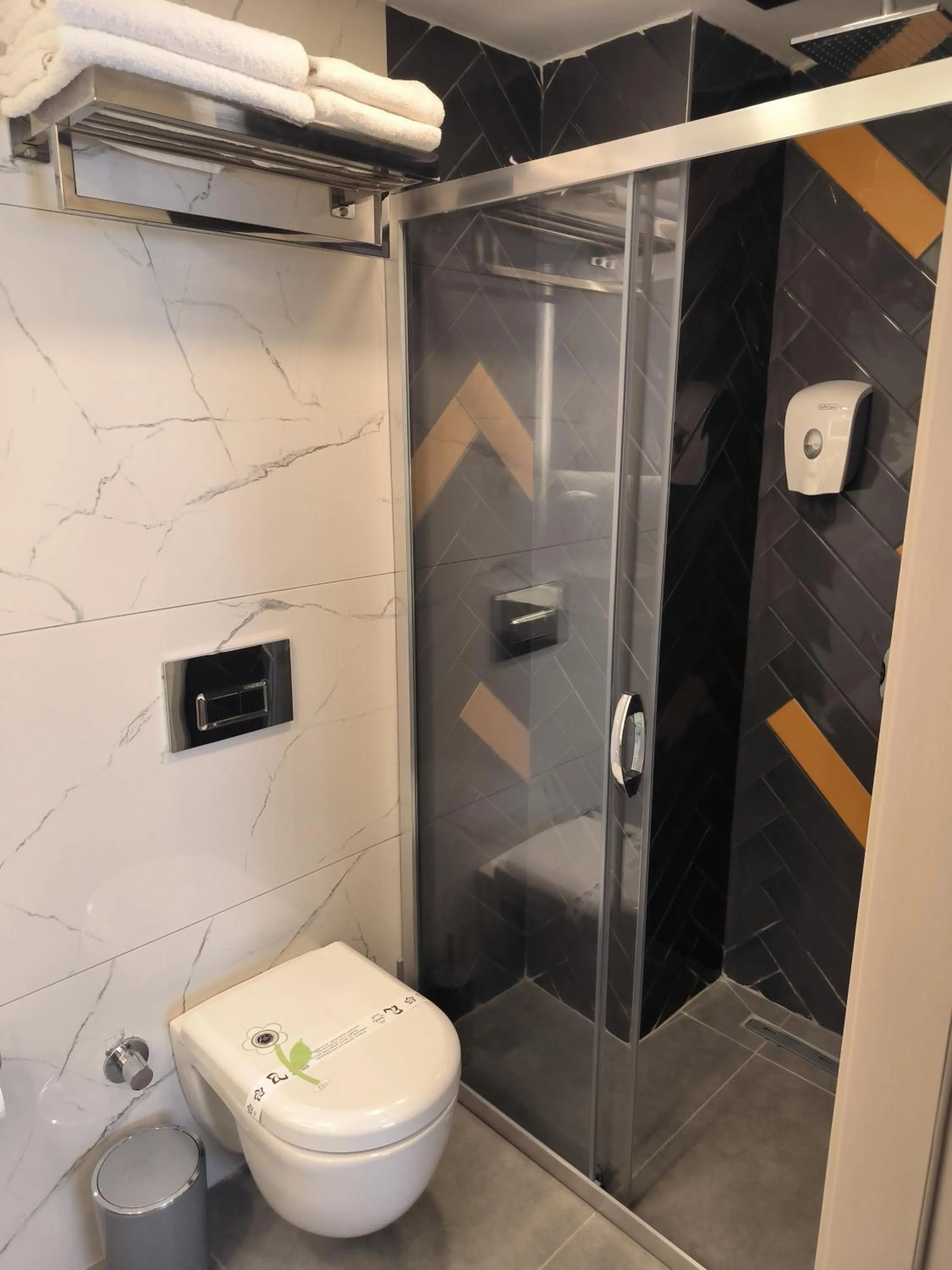 Toilet in ROİ HOTEL İZMiR