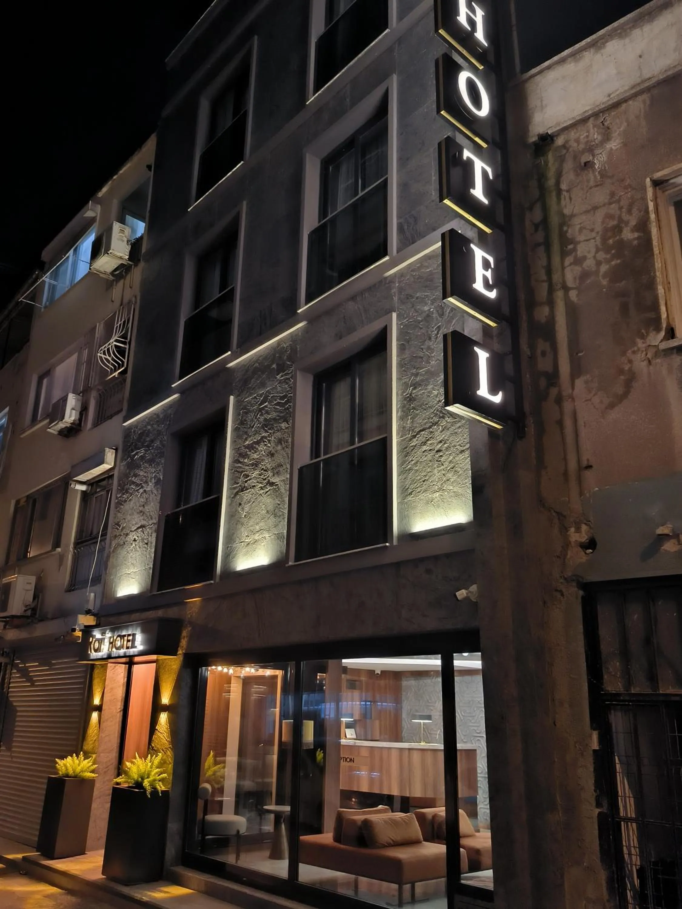 Property building in ROİ HOTEL İZMiR