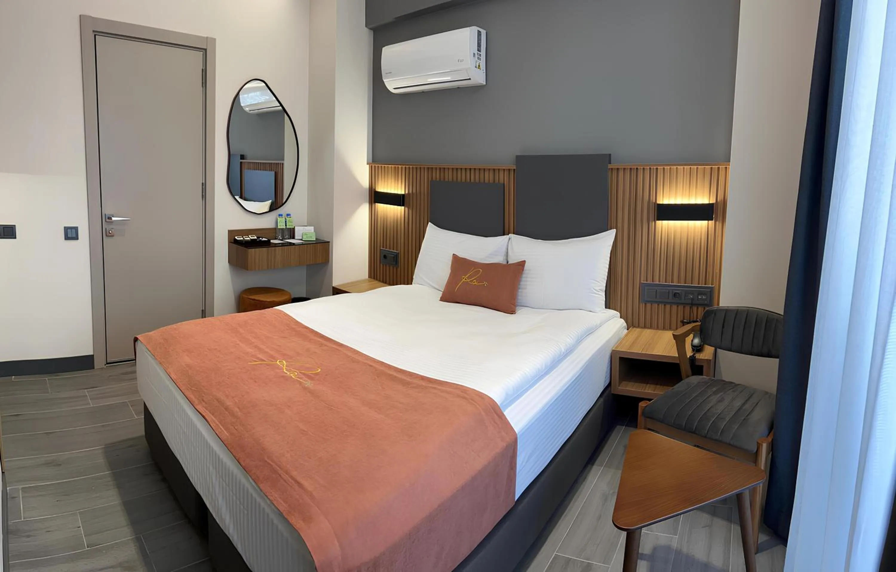 Photo of the whole room, Bed in ROİ HOTEL İZMiR