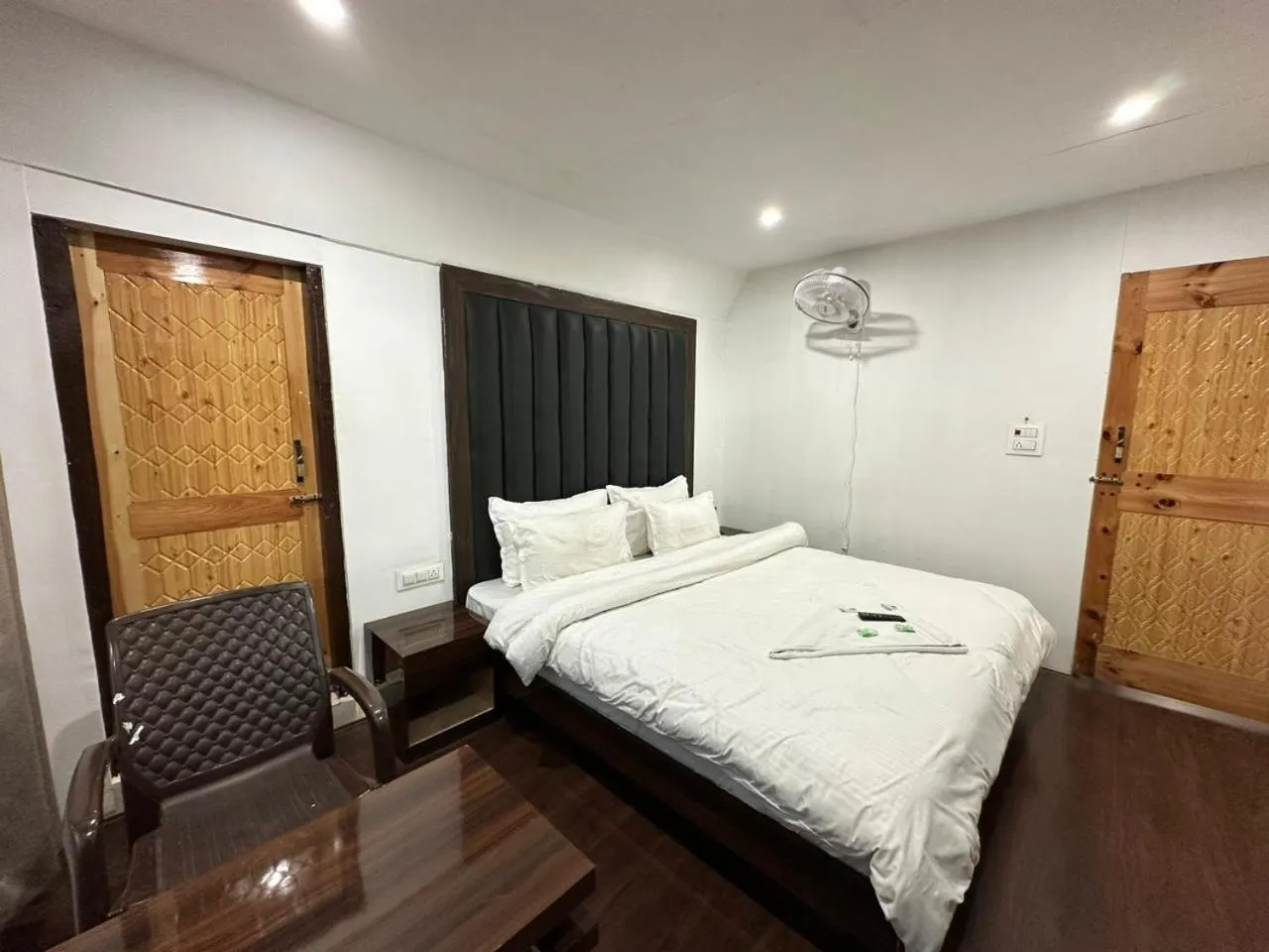 Bedroom, Bed in Hotel Hills Heaven