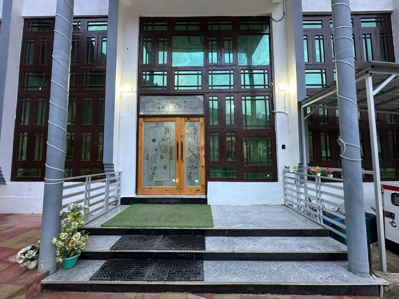 Facade/entrance in Hotel Hills Heaven